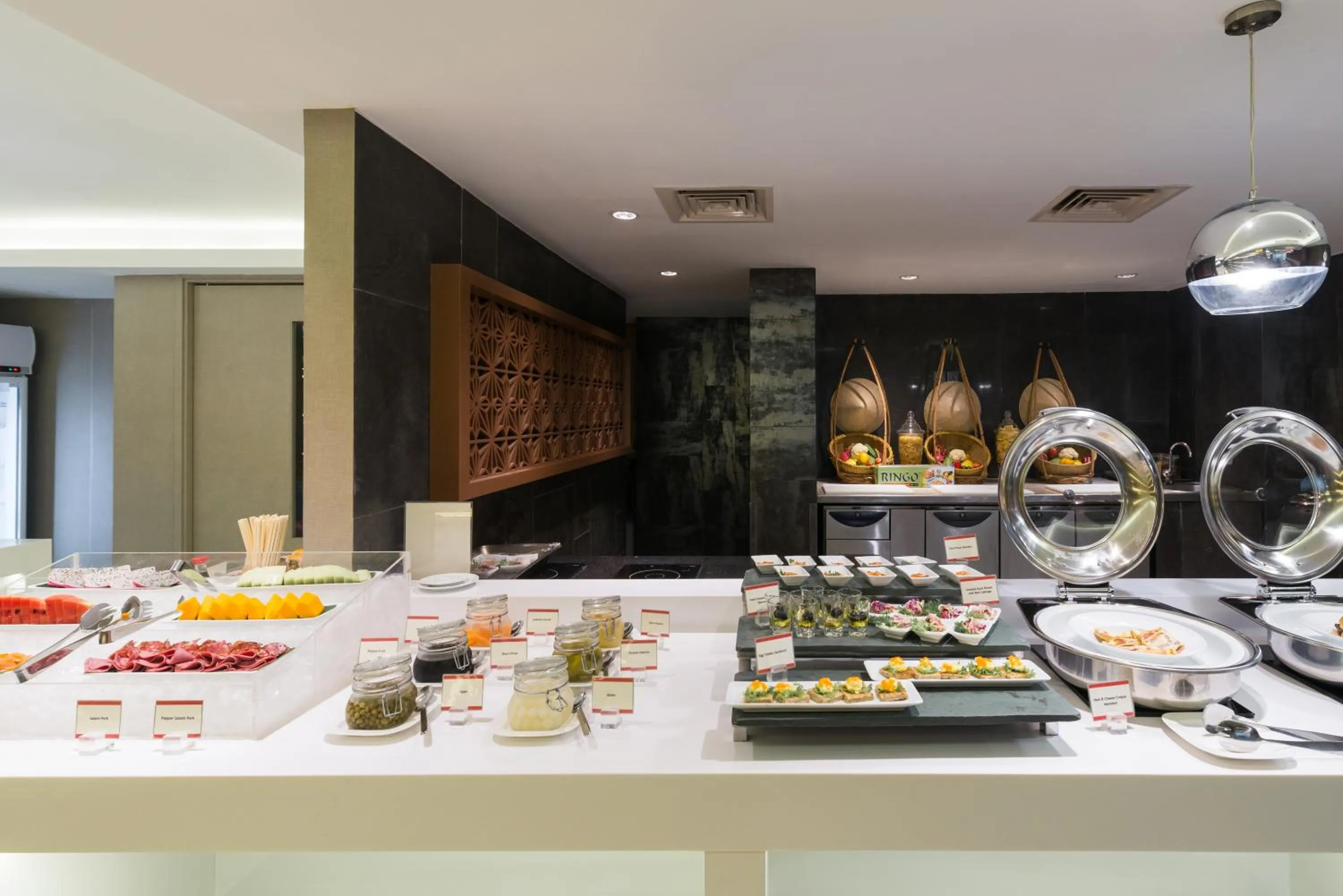 Lounge or bar in Eastin Grand Hotel Saigon