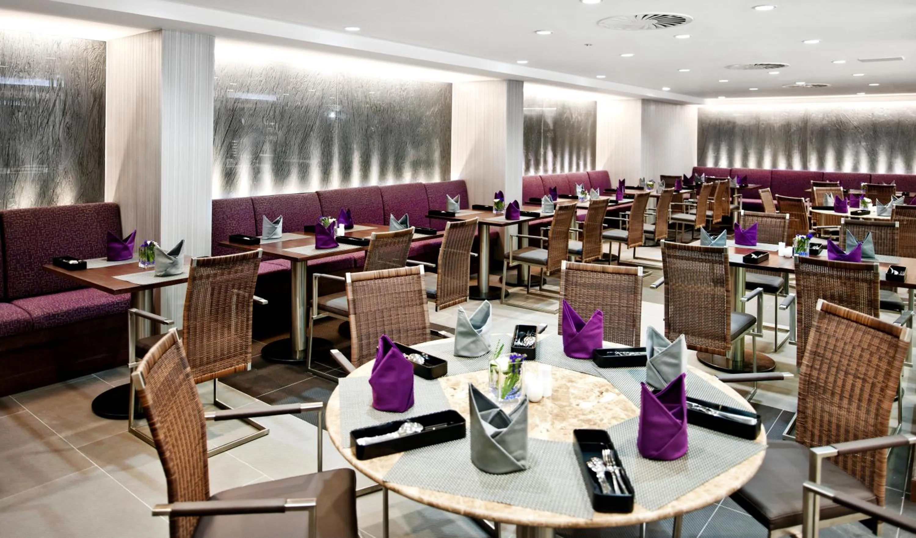 Restaurant/places to eat in Eastin Grand Hotel Saigon