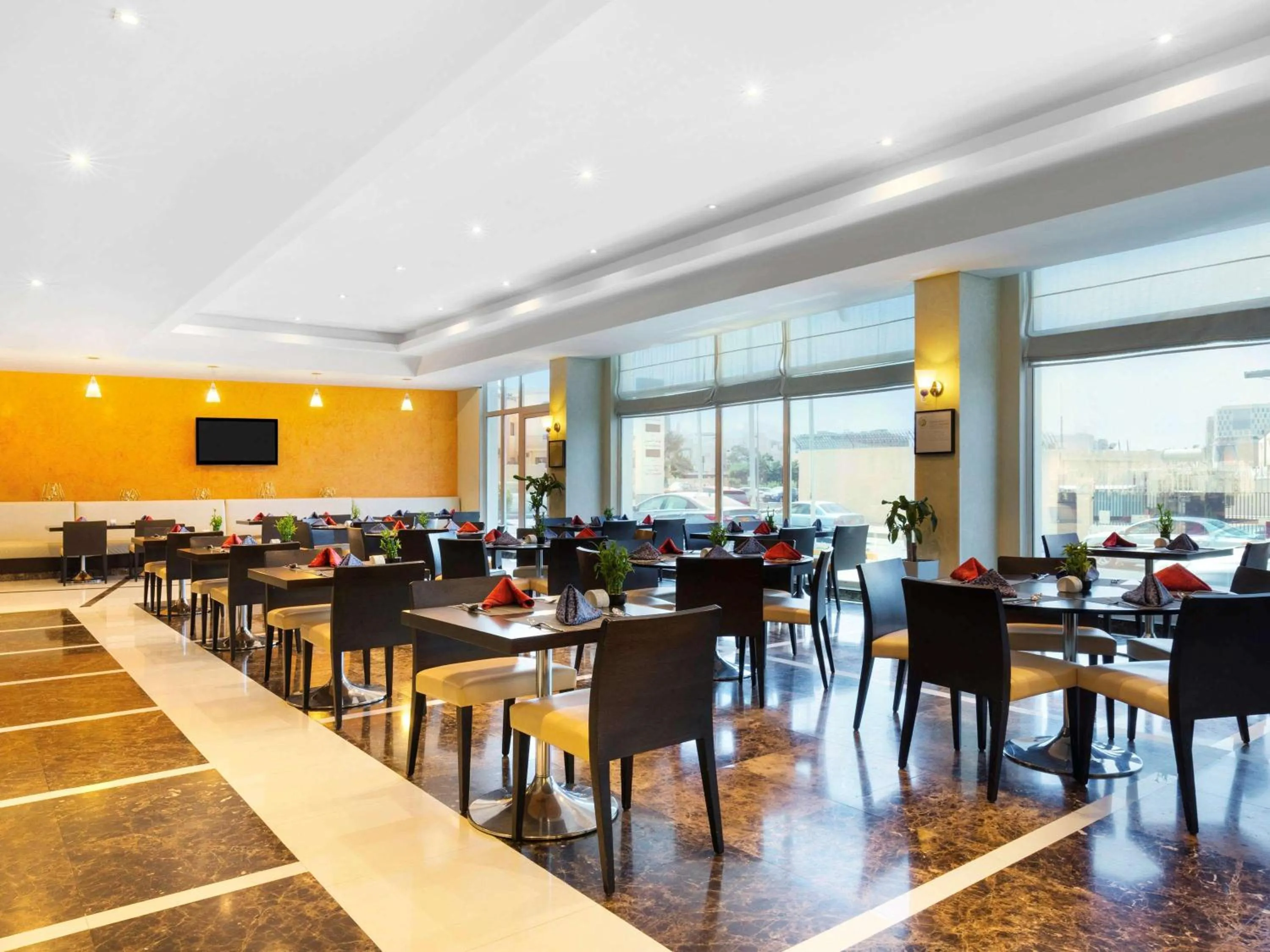 Restaurant/places to eat in ibis Muscat