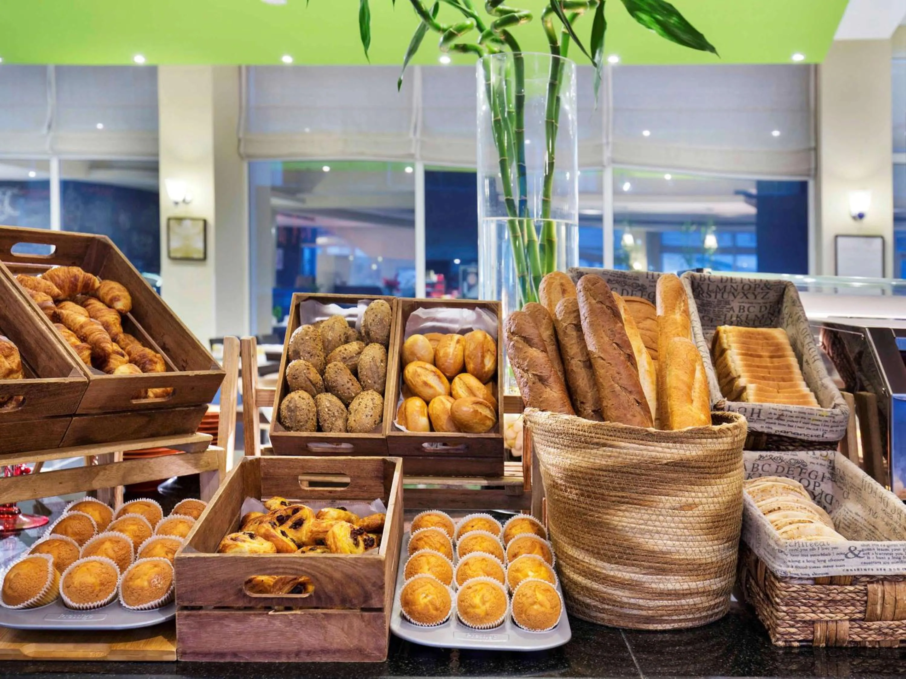 Restaurant/places to eat in ibis Muscat