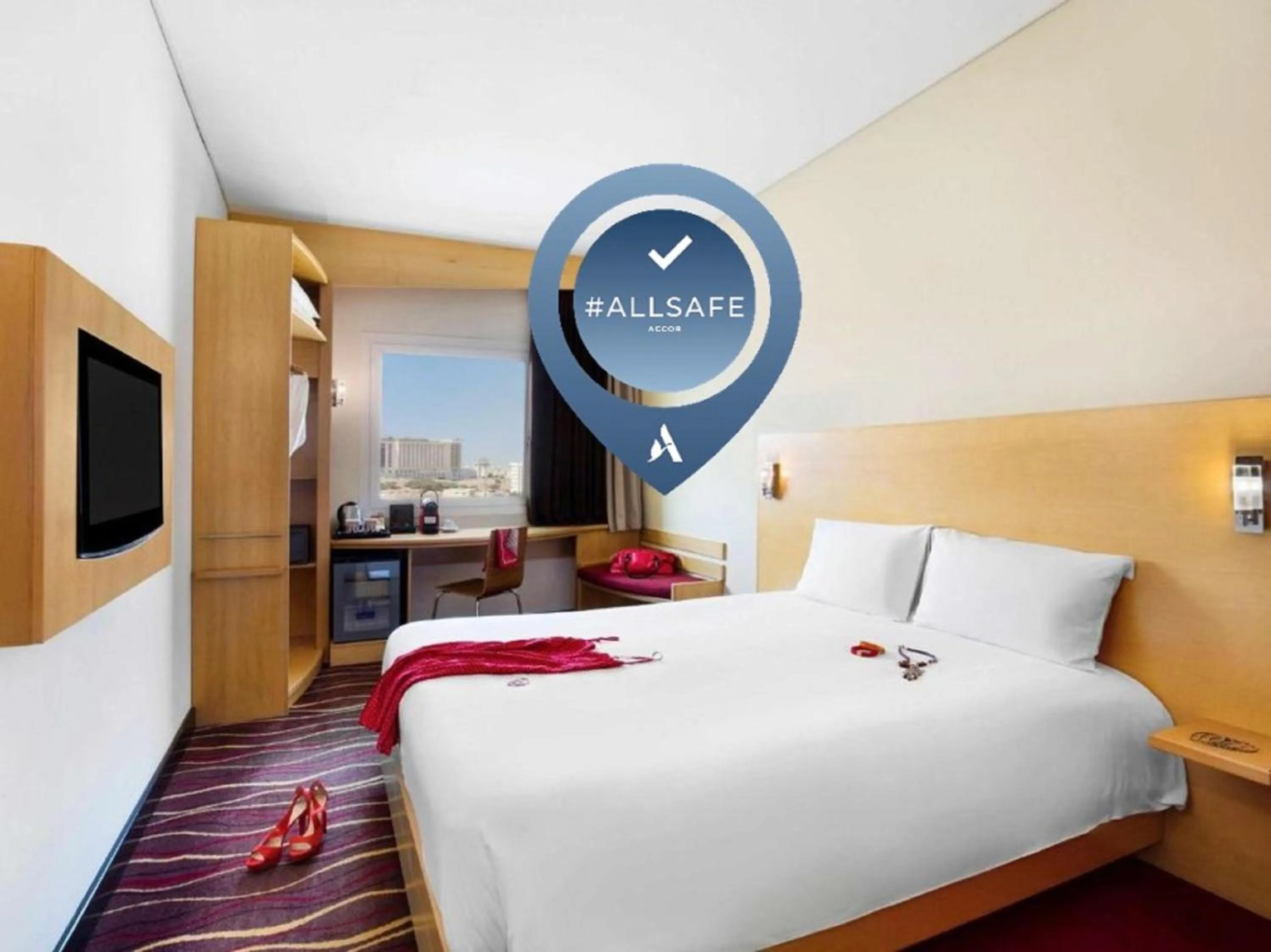 Photo of the whole room, Bed in ibis Muscat