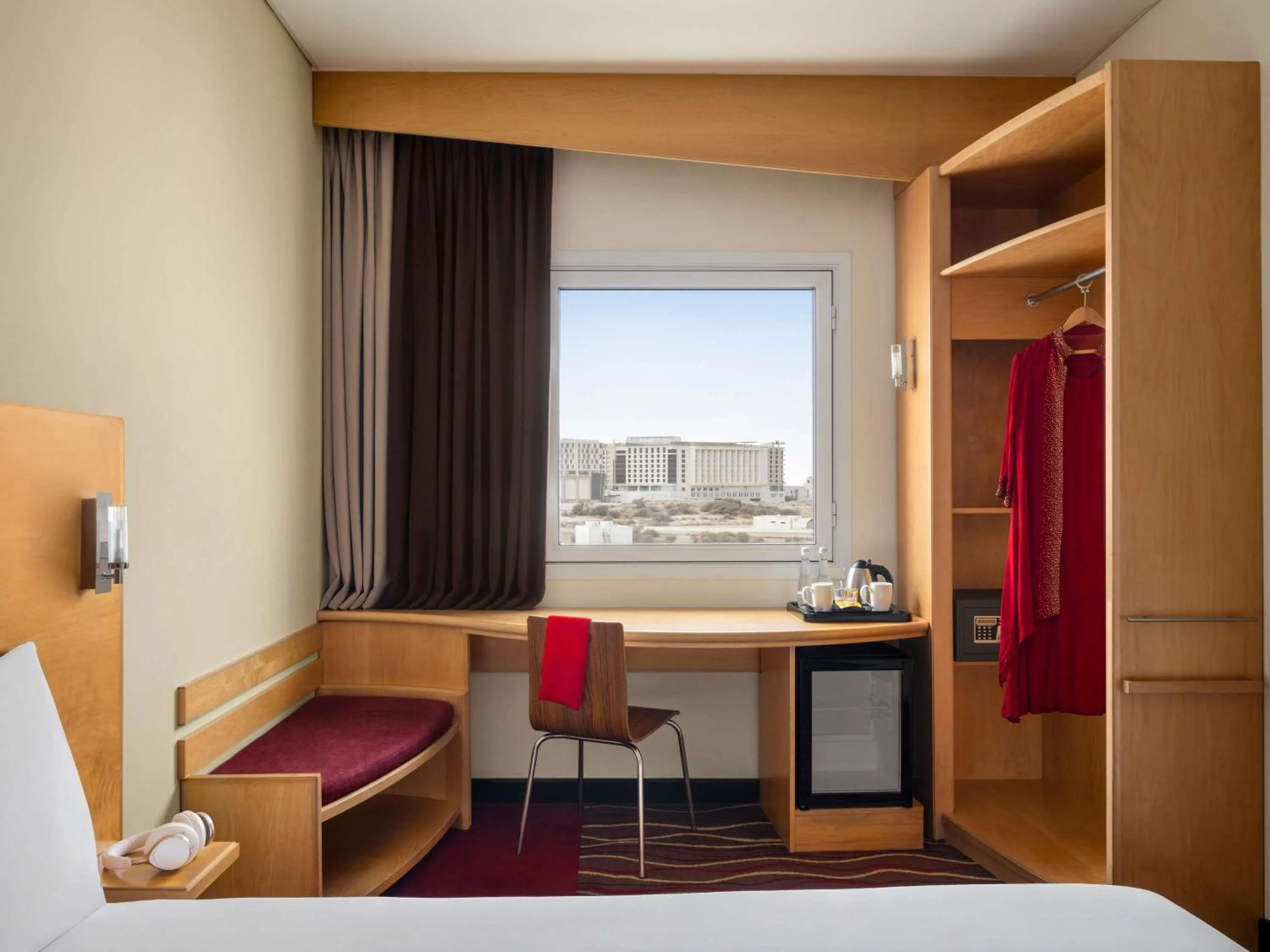 Bedroom, Bed in ibis Muscat