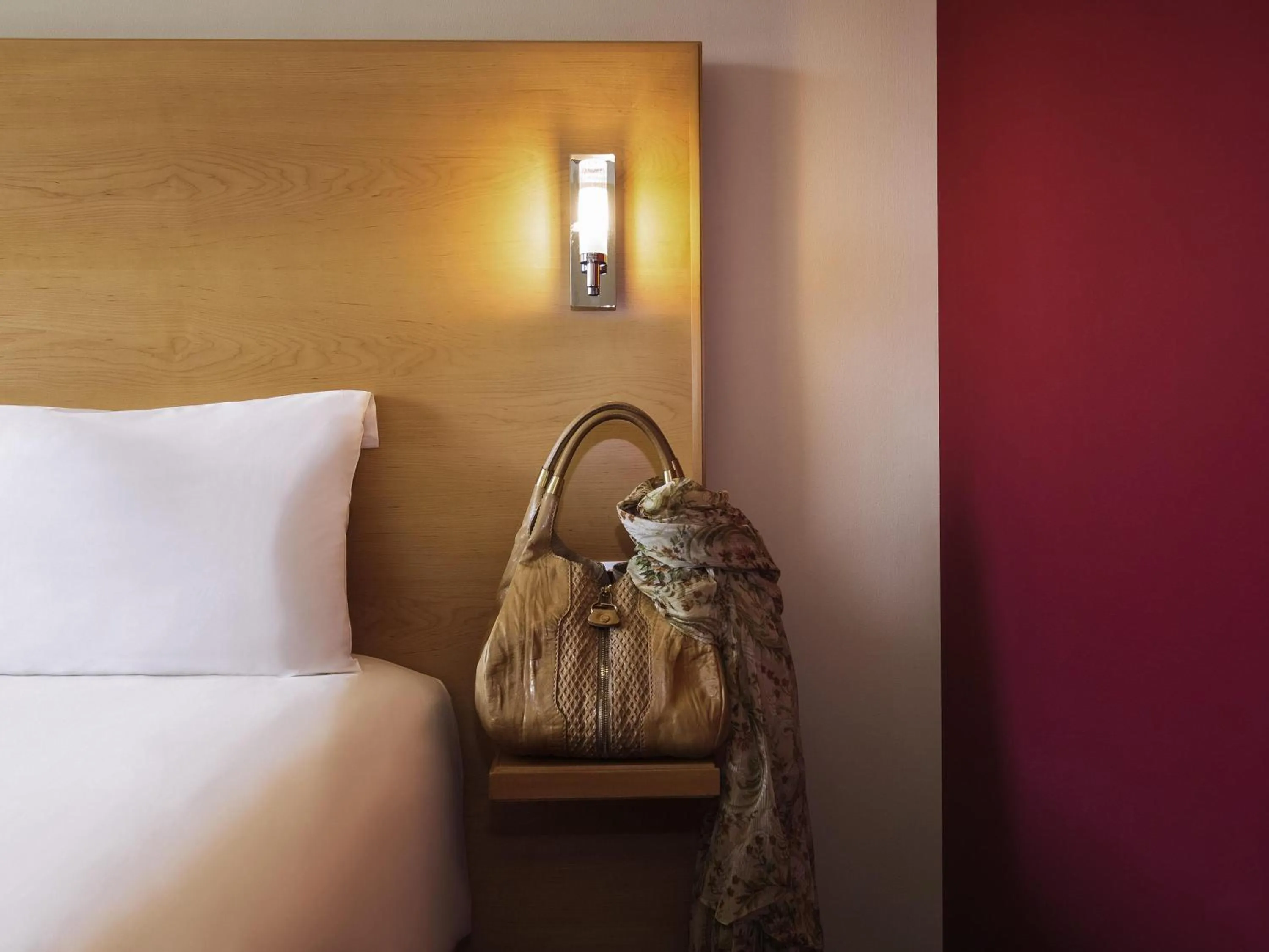 Bedroom, Bed in ibis Muscat