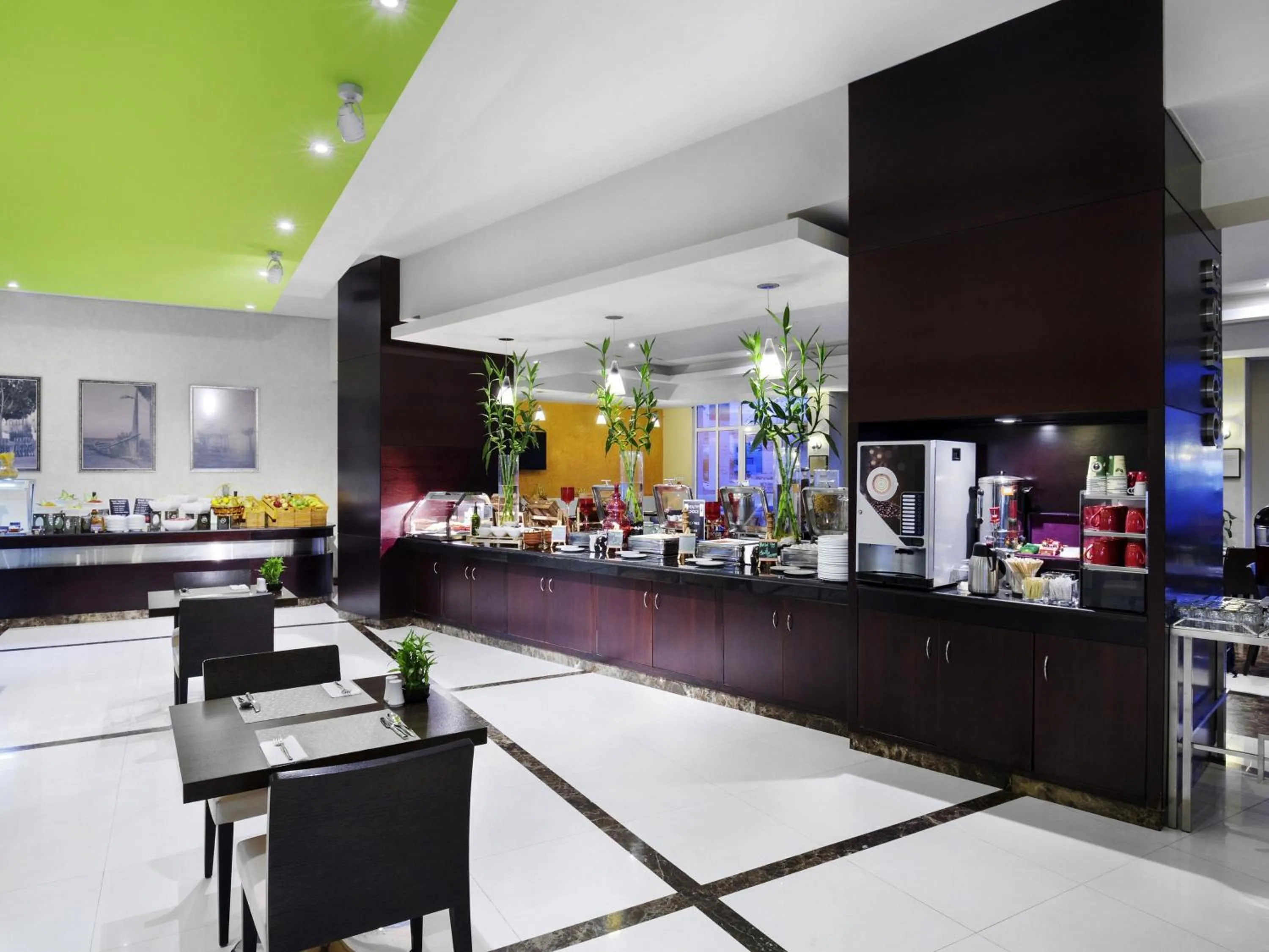 Restaurant/places to eat in ibis Muscat