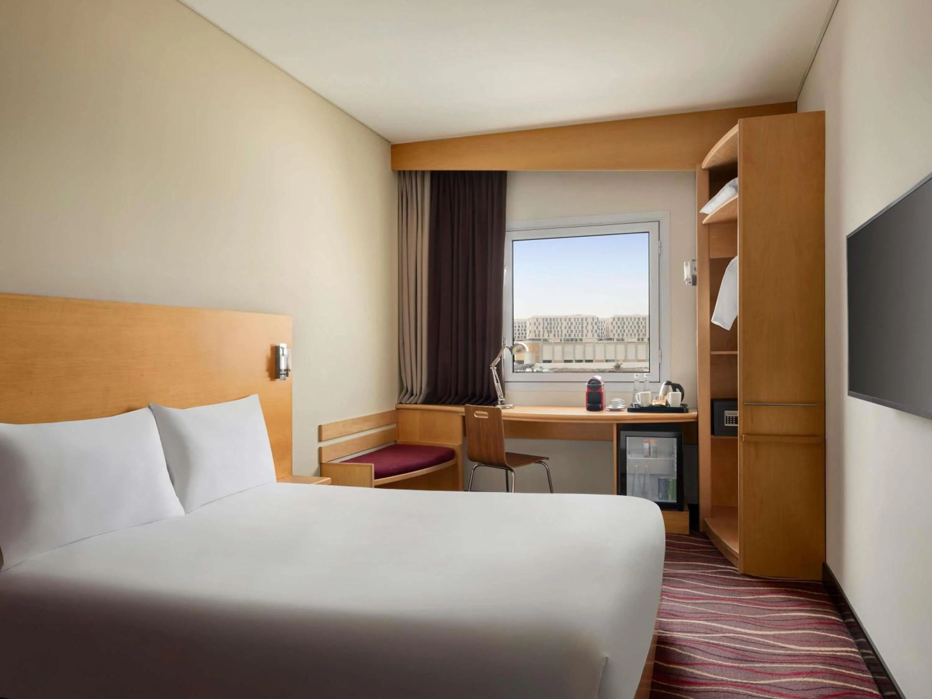 Bedroom, Bed in ibis Muscat