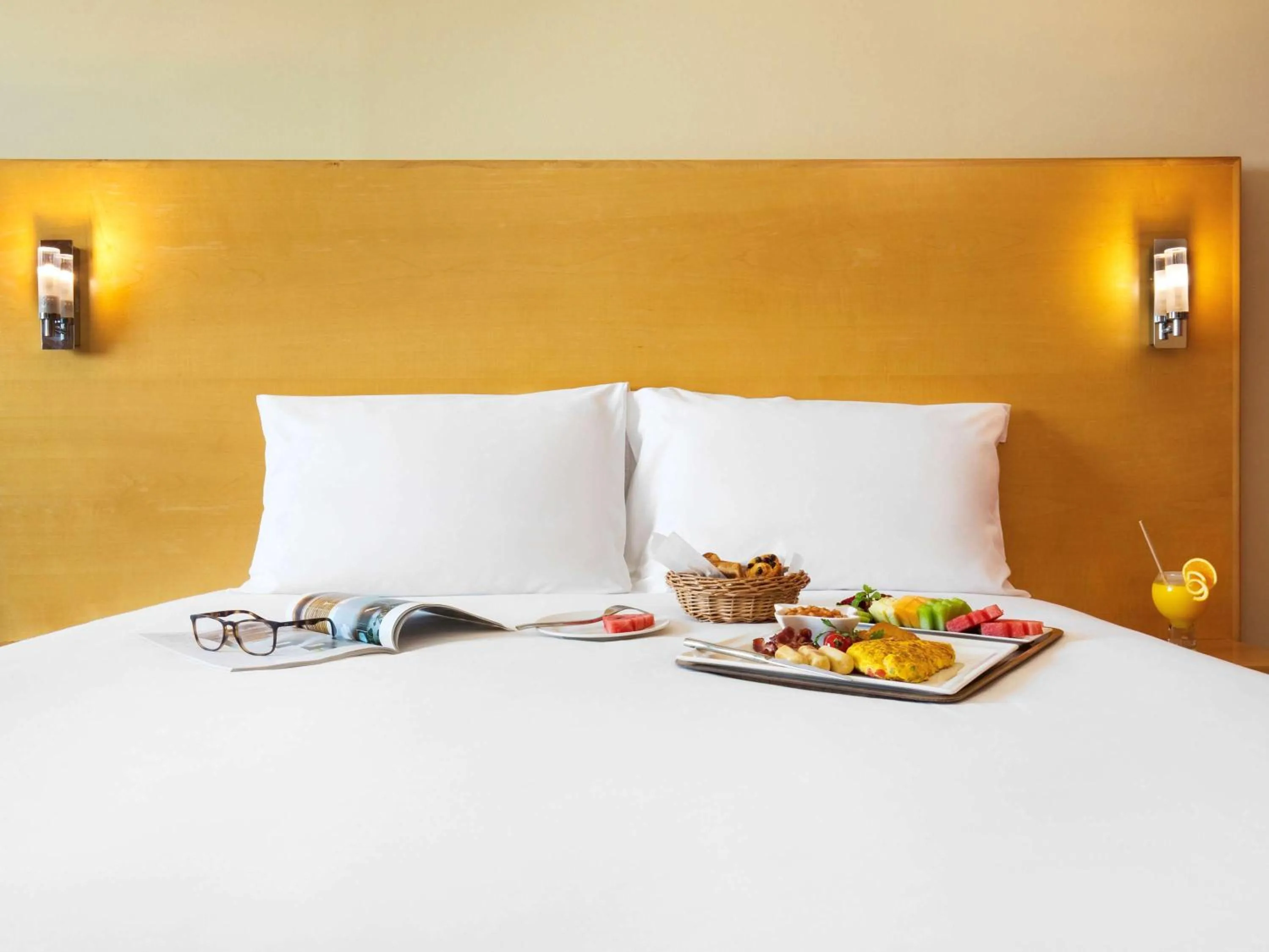 Photo of the whole room, Bed in ibis Muscat