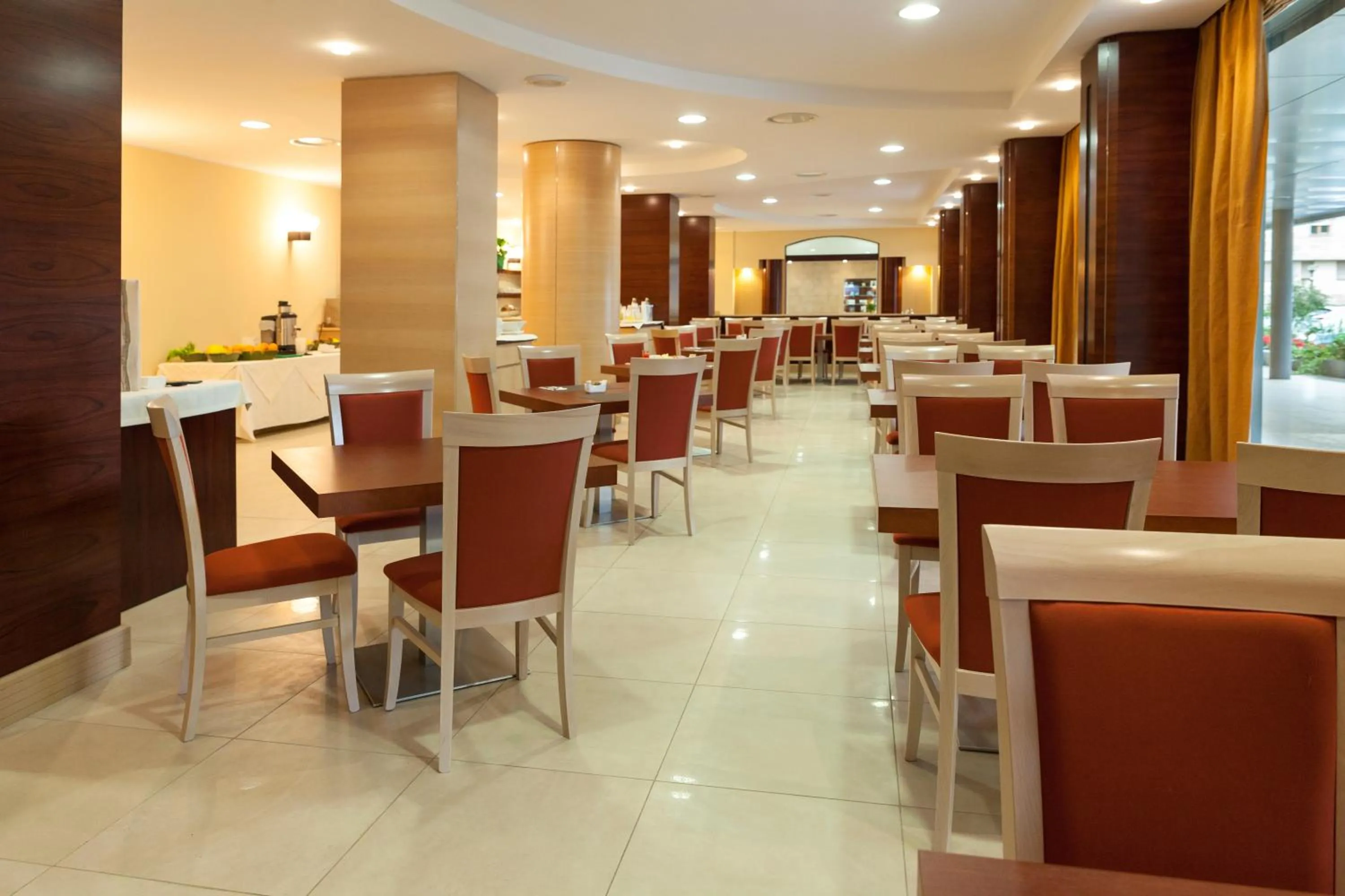 Restaurant/places to eat in BV President Hotel