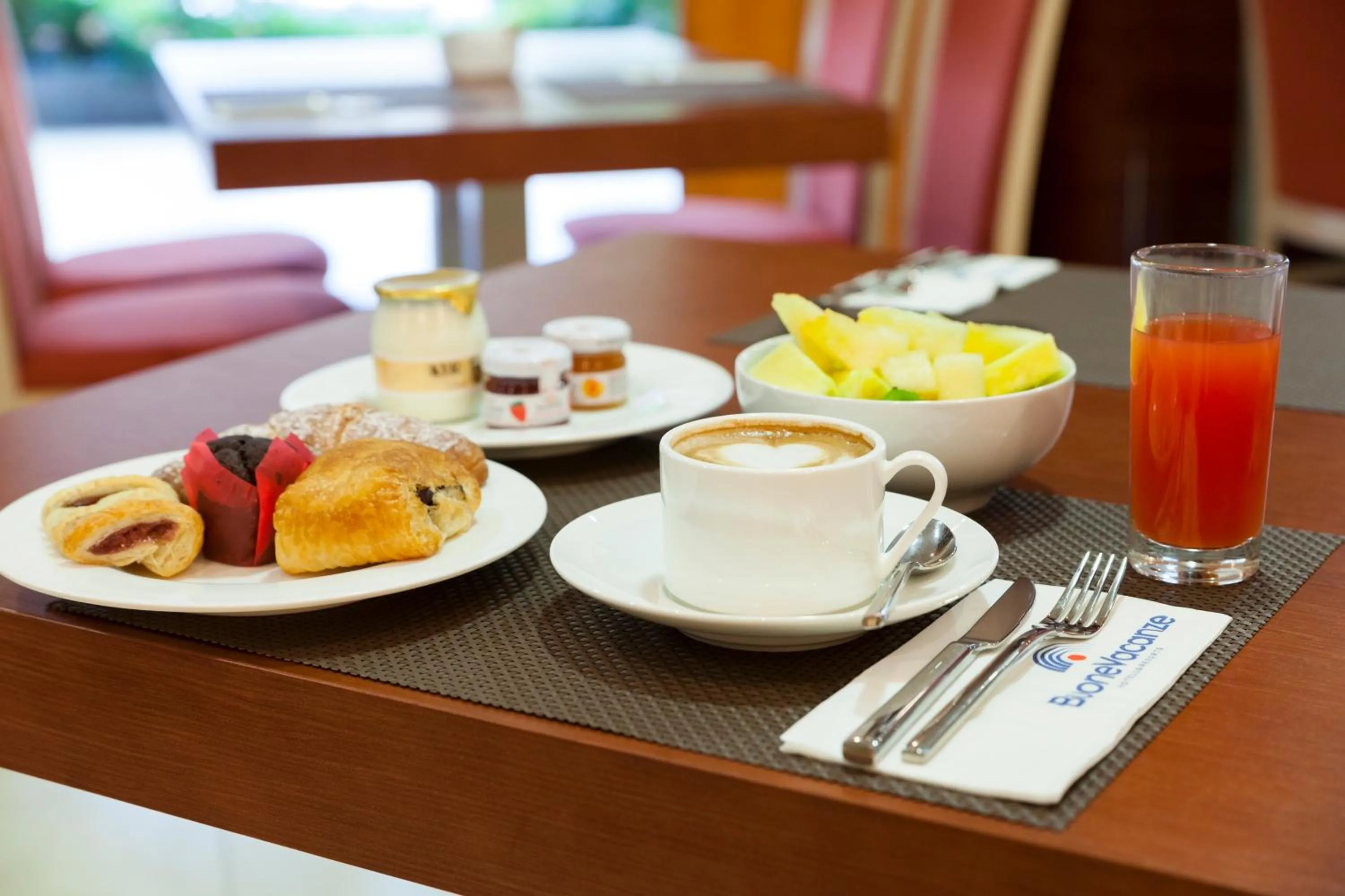 Restaurant/places to eat in BV President Hotel