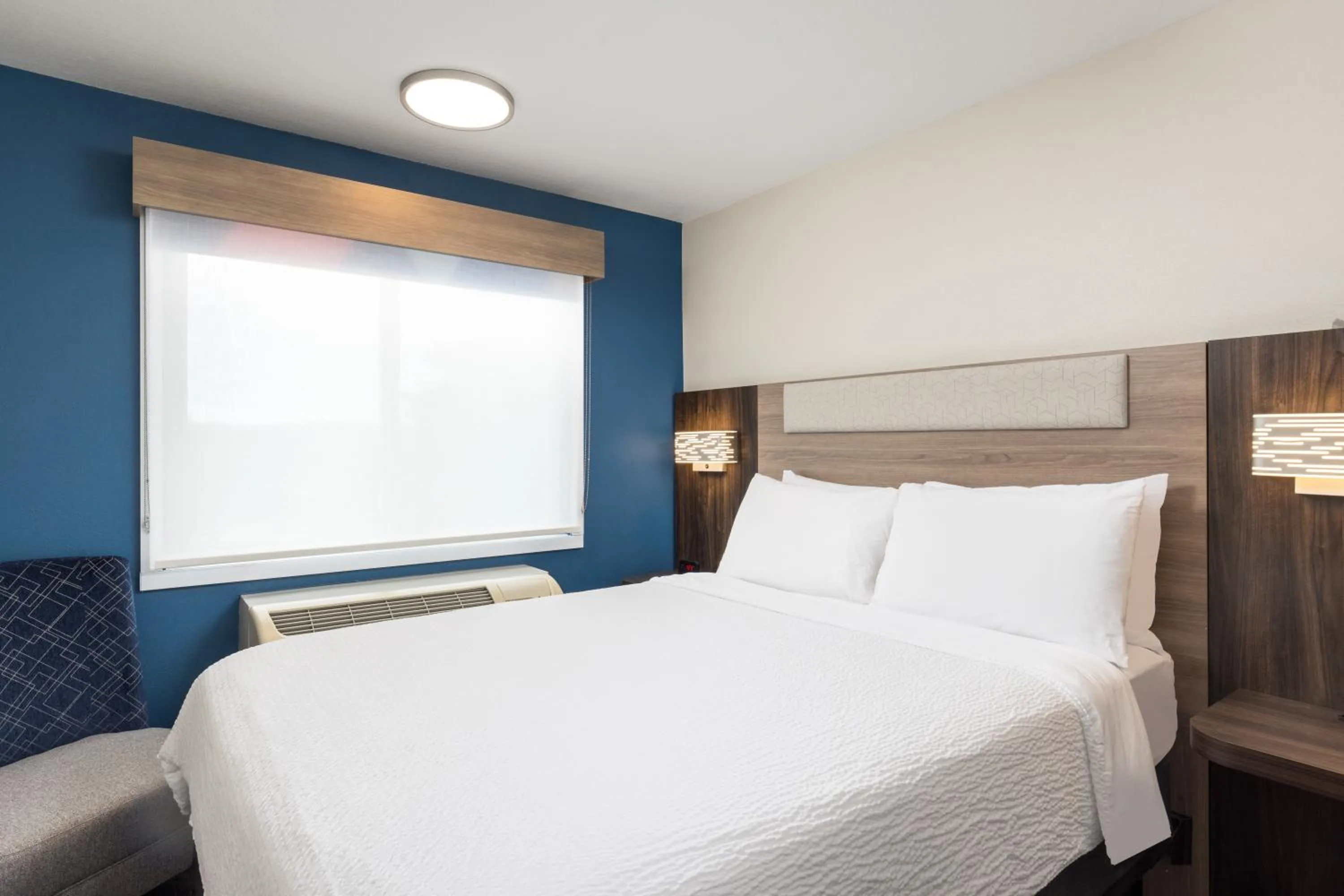 Bed in Holiday Inn Express Portland South - Lake Oswego by IHG