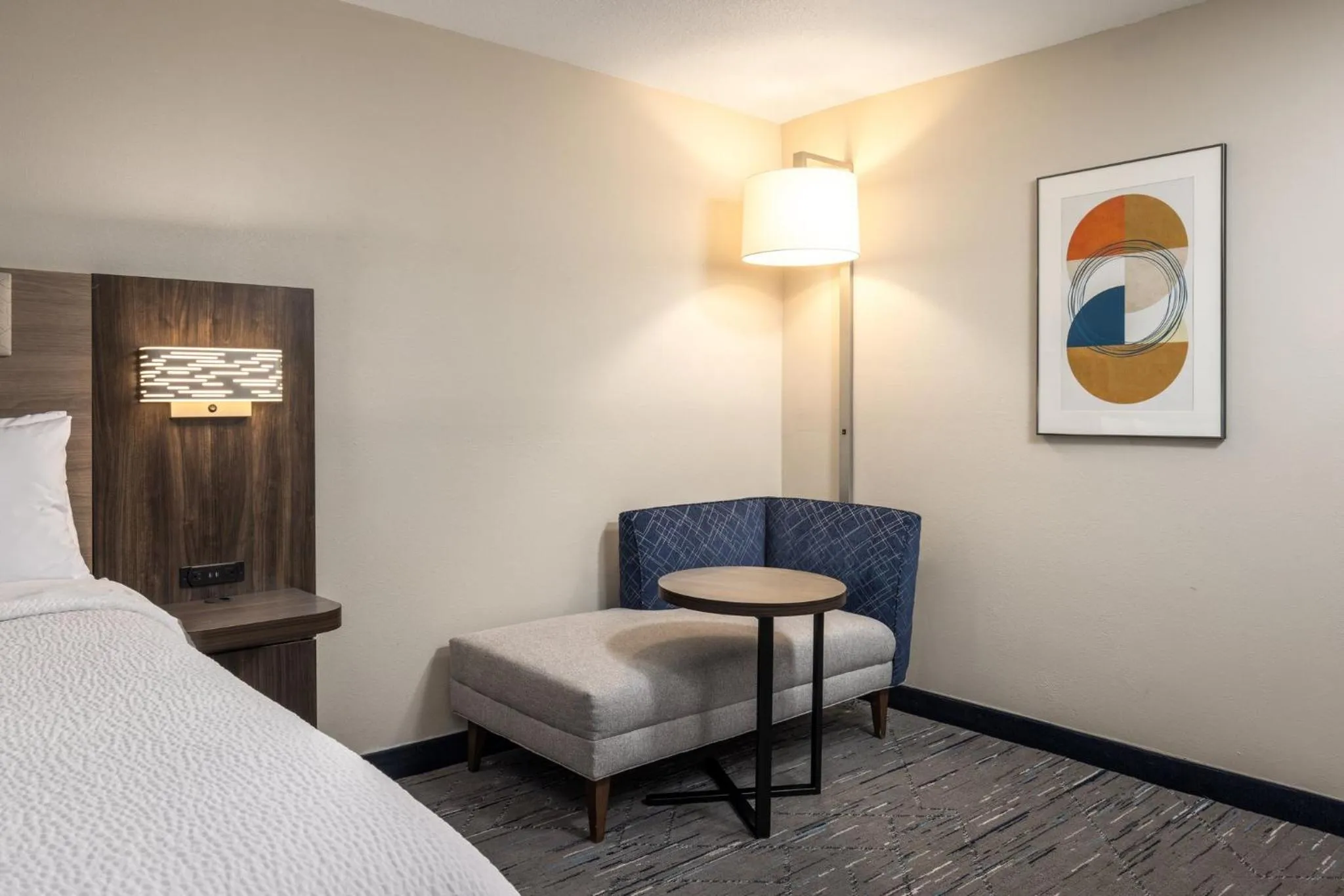 Photo of the whole room, Bed in Holiday Inn Express Portland South - Lake Oswego by IHG