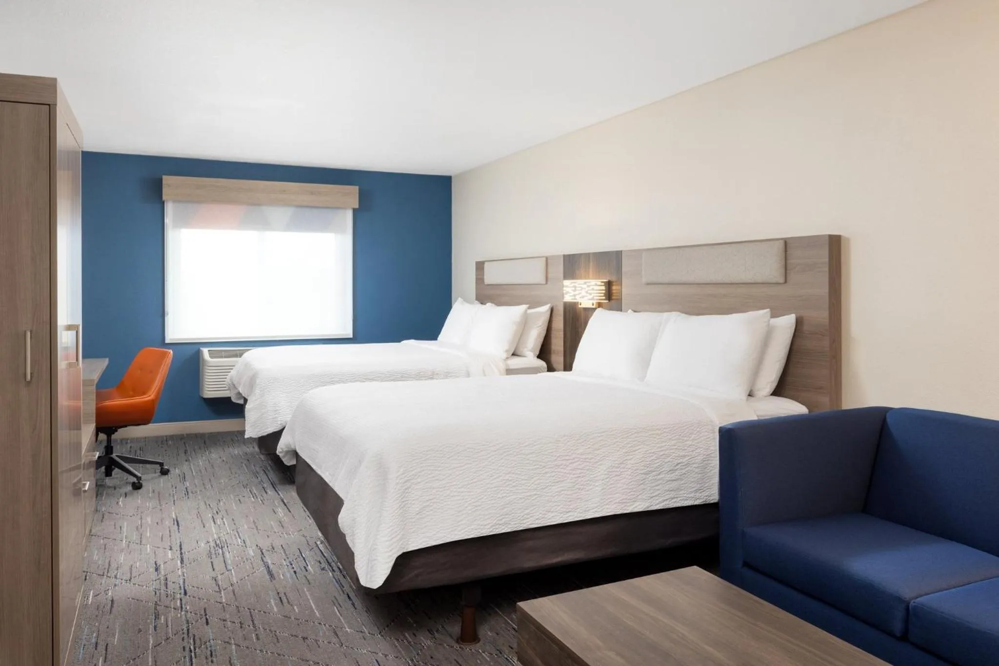 Photo of the whole room, Bed in Holiday Inn Express Portland South - Lake Oswego by IHG