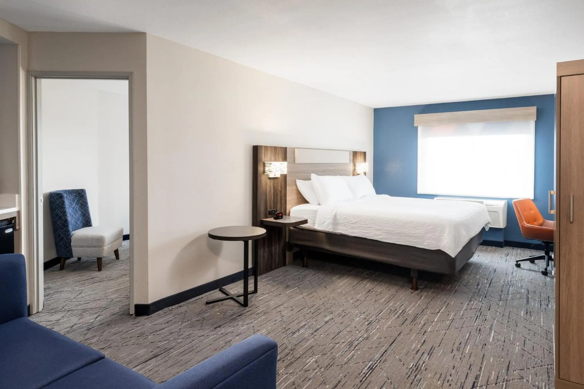 Photo of the whole room, Bed in Holiday Inn Express Portland South - Lake Oswego by IHG