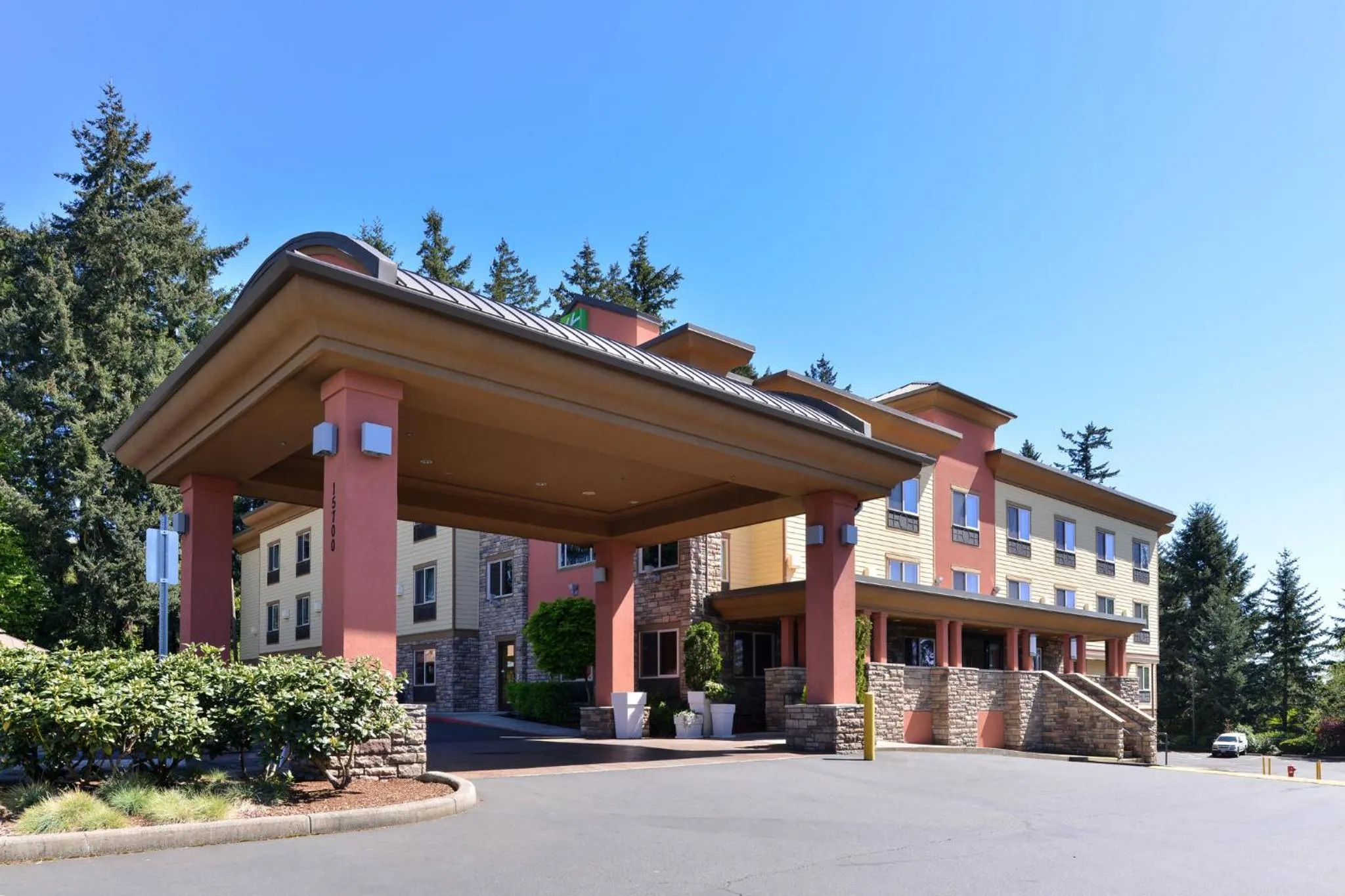 Property building in Holiday Inn Express Portland South - Lake Oswego by IHG