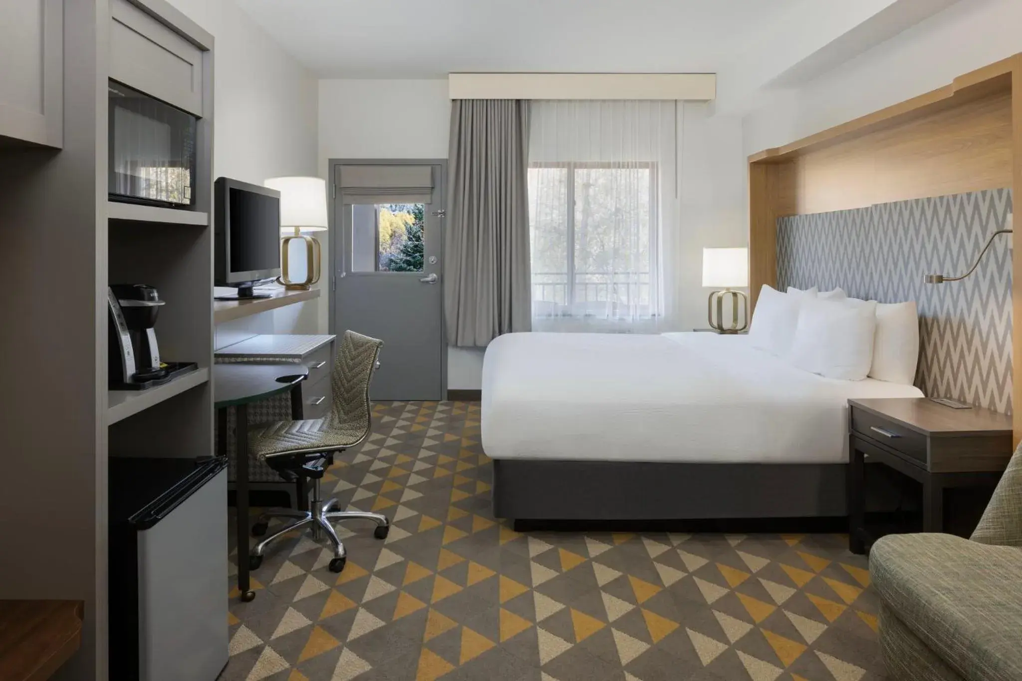 Standard King Room with View and Pool Access in Holiday Inn Steamboat Springs by IHG Standard King Room with View and Pool Access in Holiday Inn Steamboat Springs by IHG