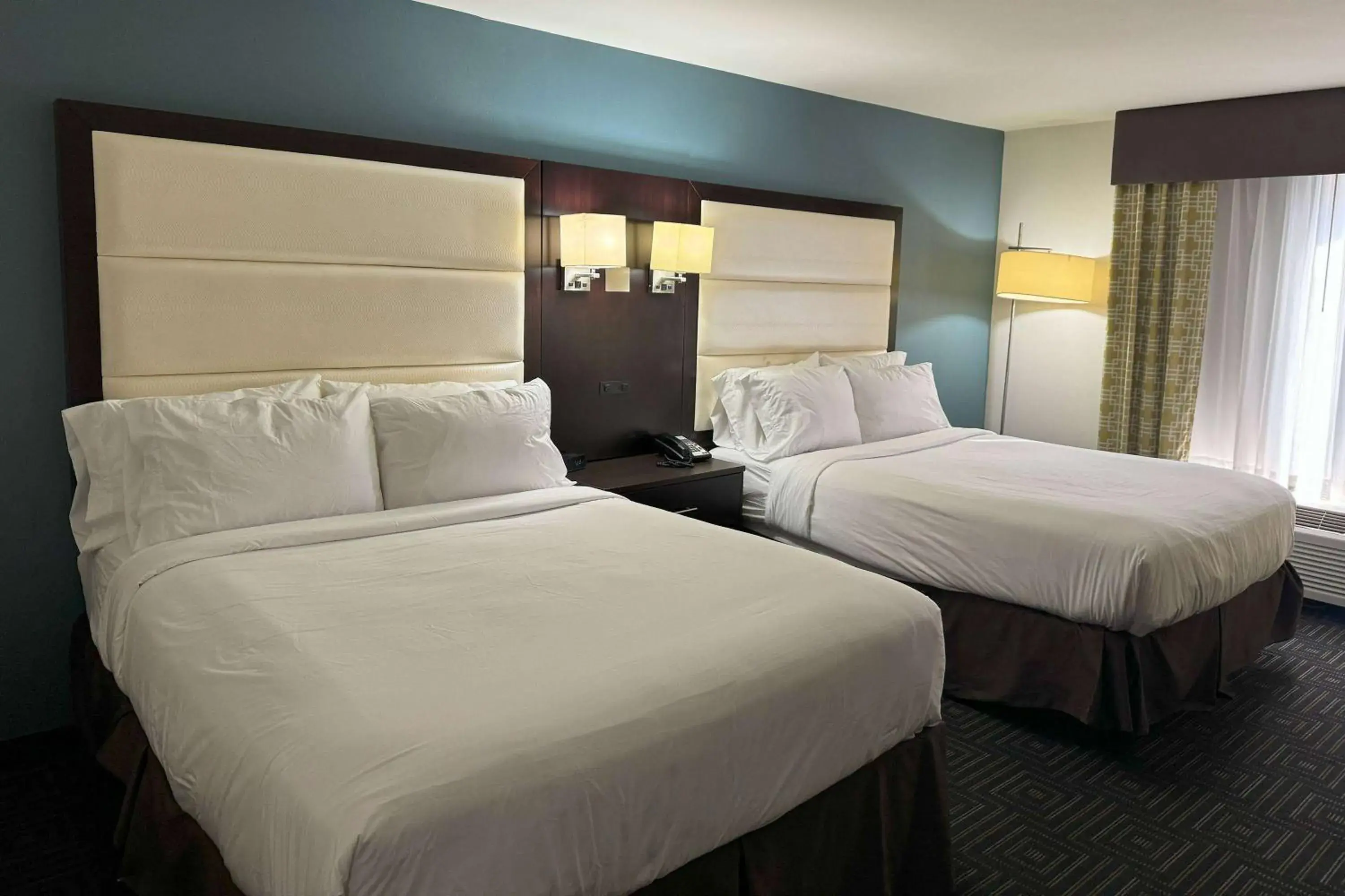 Queen Room with Tub with Grab Bars - Mobility Accessible/Non-Smoking in Baymont by Wyndham Bessemer Queen Room with Tub with Grab Bars - Mobility Accessible/Non-Smoking in Baymont by Wyndham Bessemer