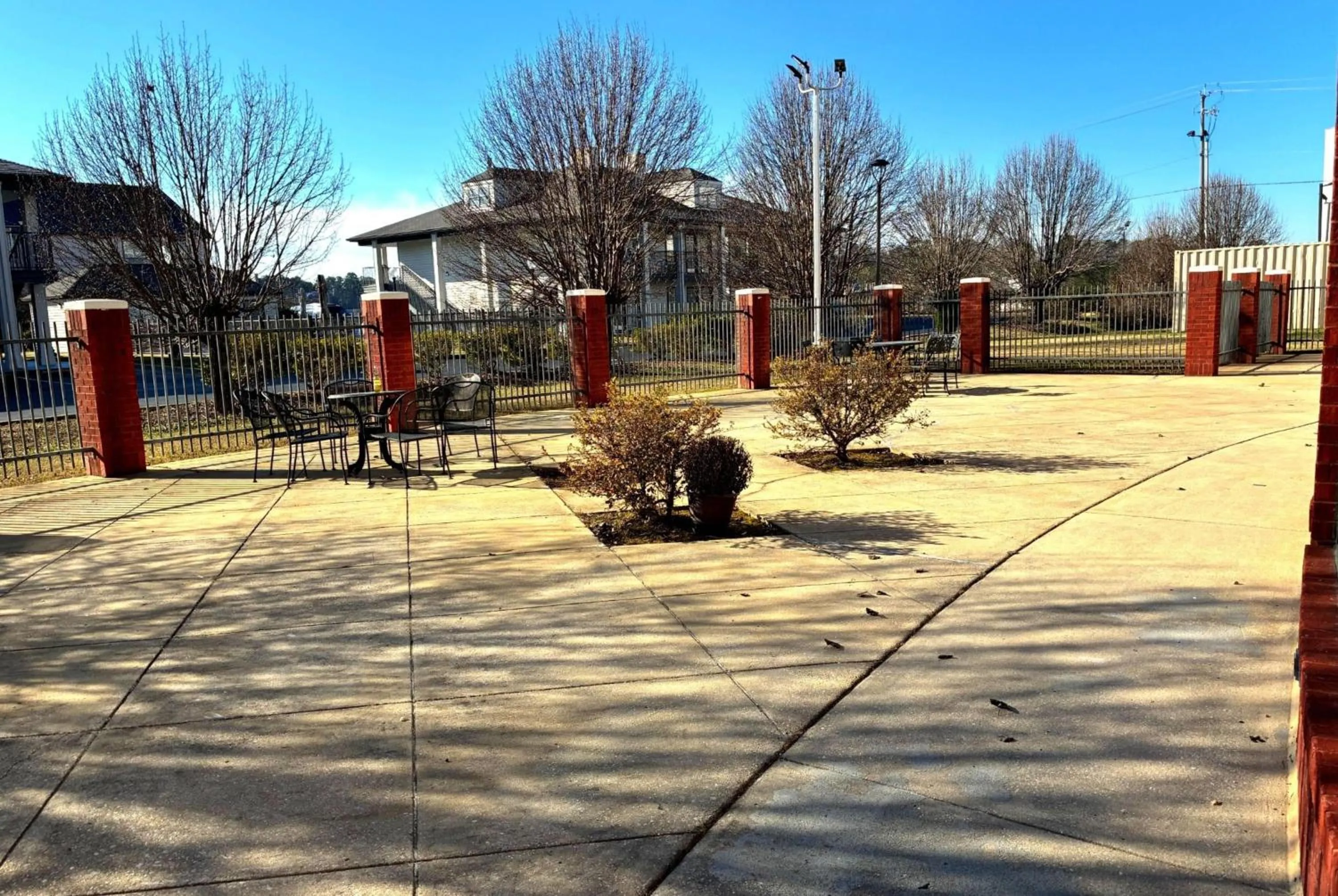 Inner courtyard view in La Quinta Inn & Suites by Wyndham Bessemer