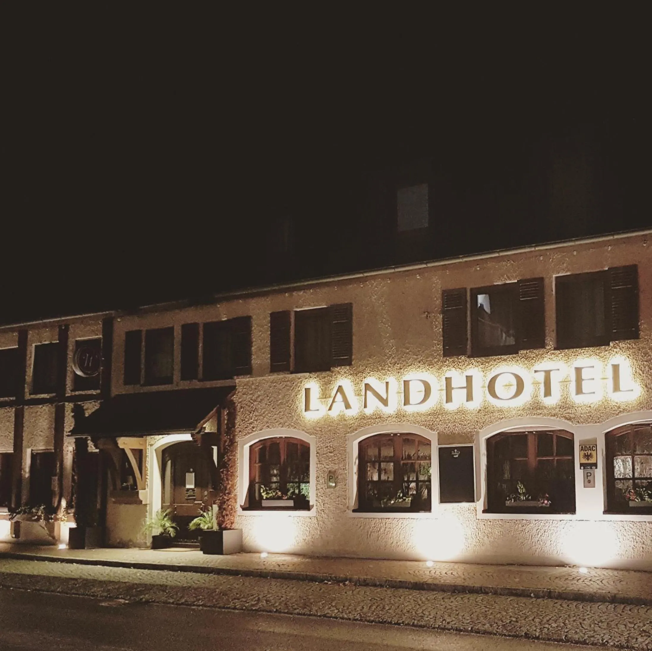 Facade/entrance in Landhotel Wolfschlugen