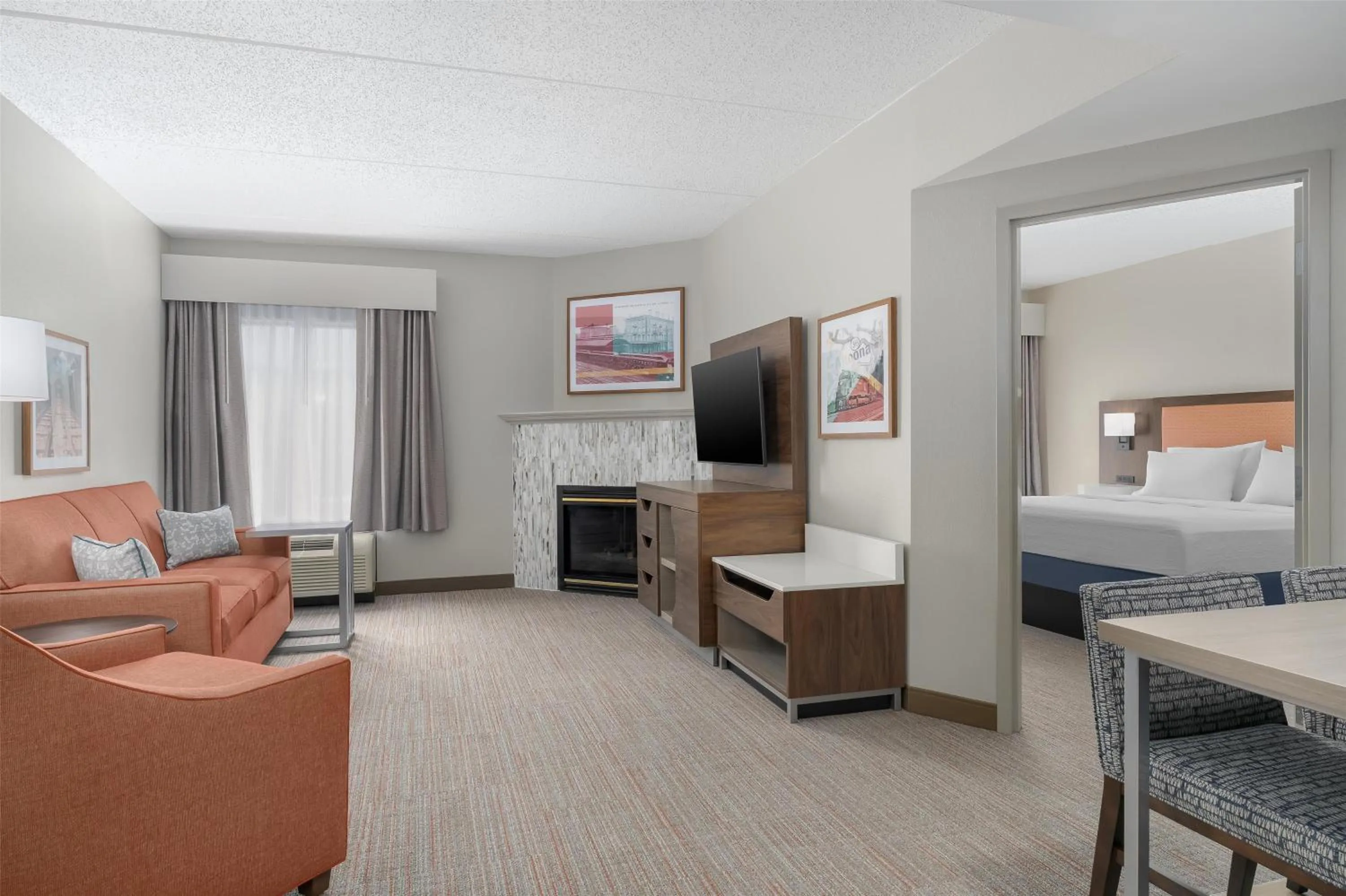 Living room, Bed in Hampton Inn Altoona