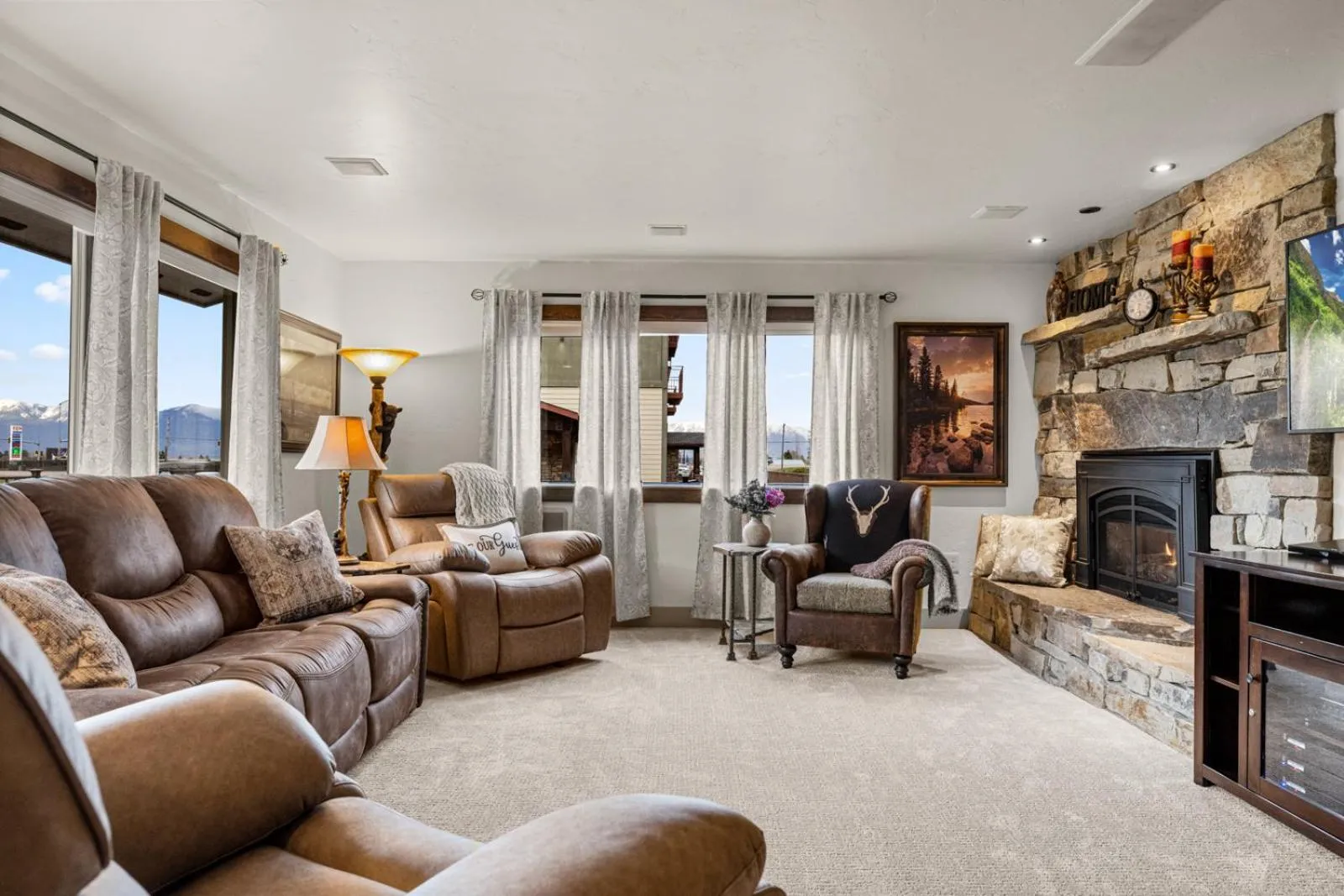 Living room in Coyote Bluff Estate