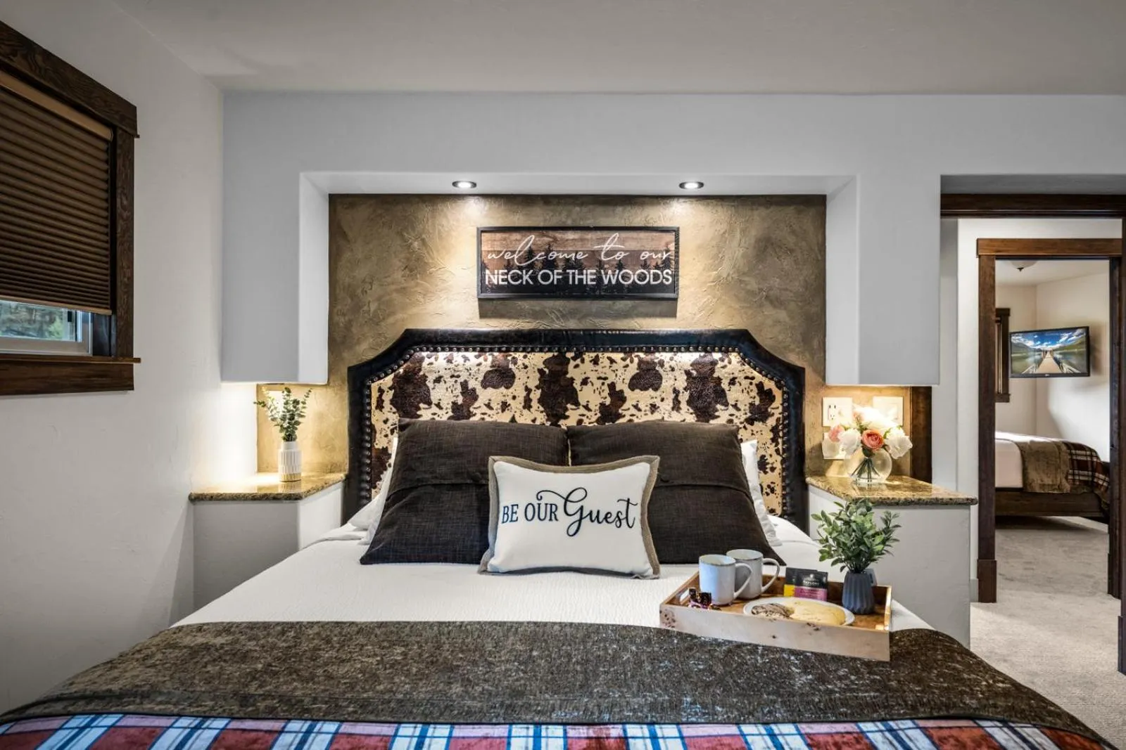 Bedroom, Bed in Coyote Bluff Estate