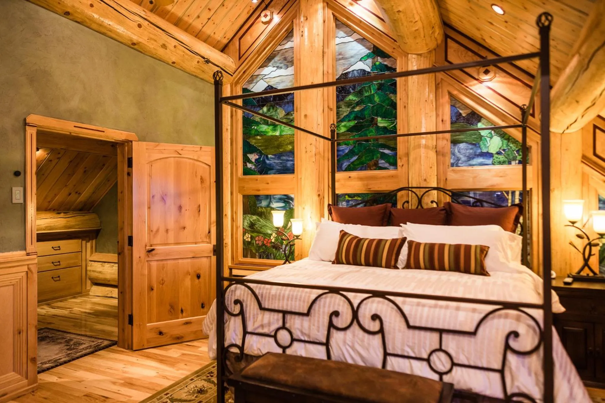 Photo of the whole room, Bed in Coyote Bluff Estate