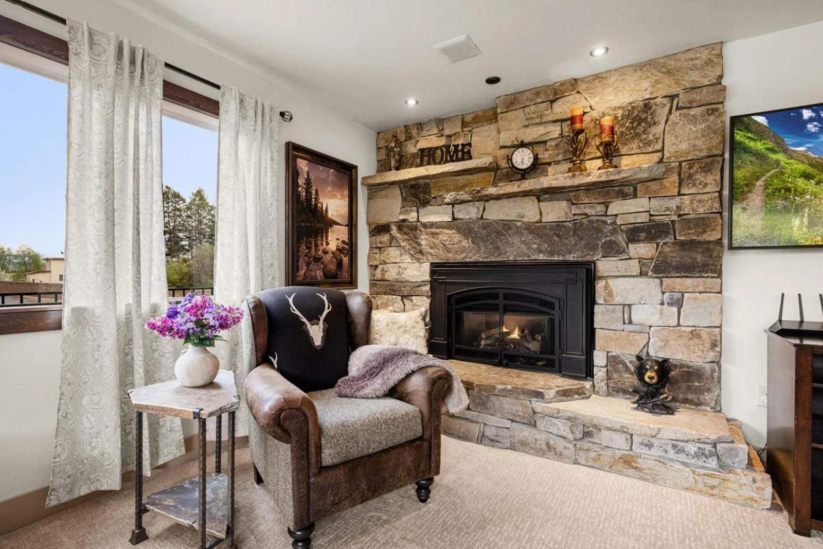 Living room in Coyote Bluff Estate