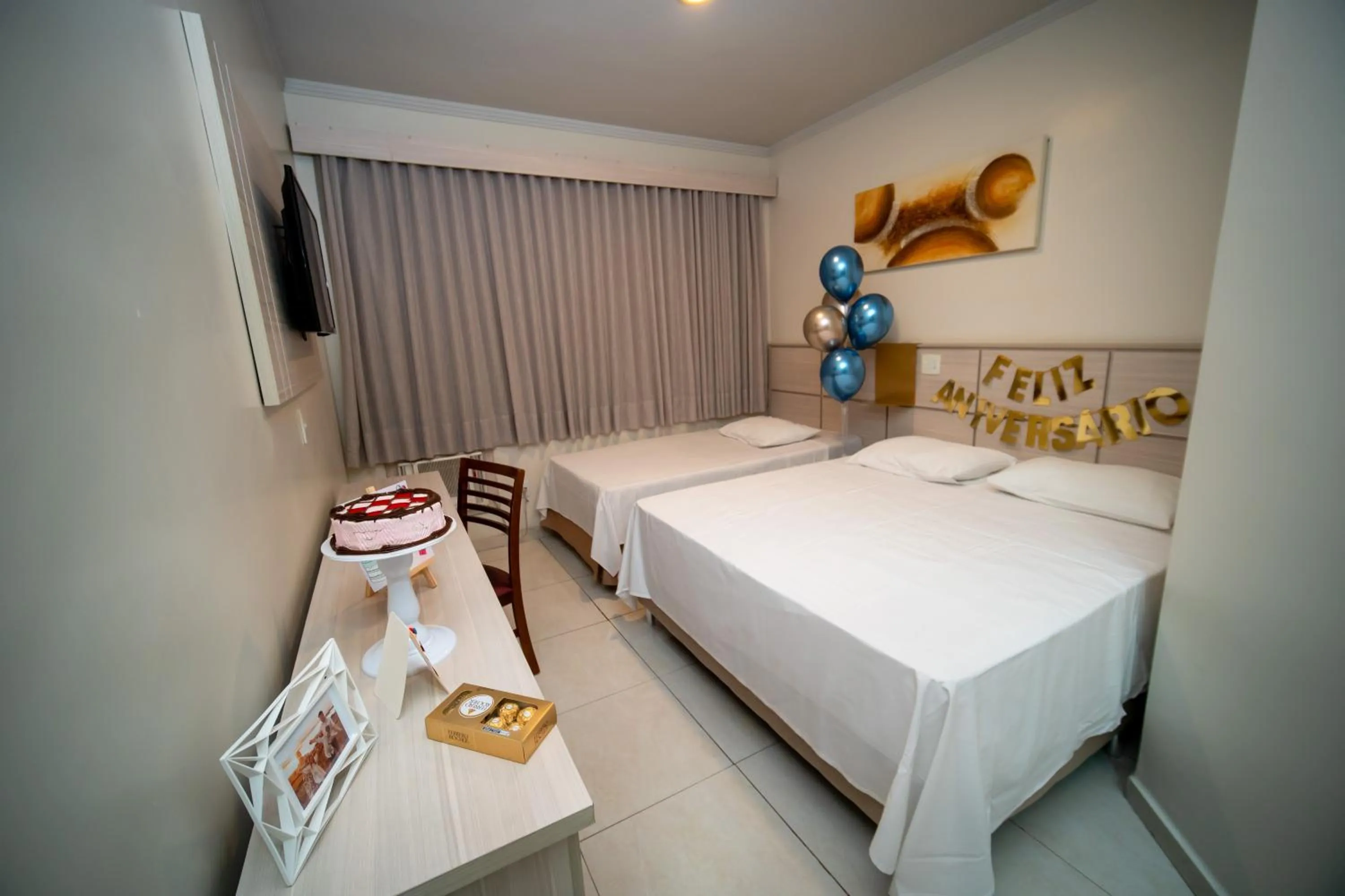 Food and drinks, Bed in Hotel Golden Park Sorocaba & Convenções by Nacional Inn