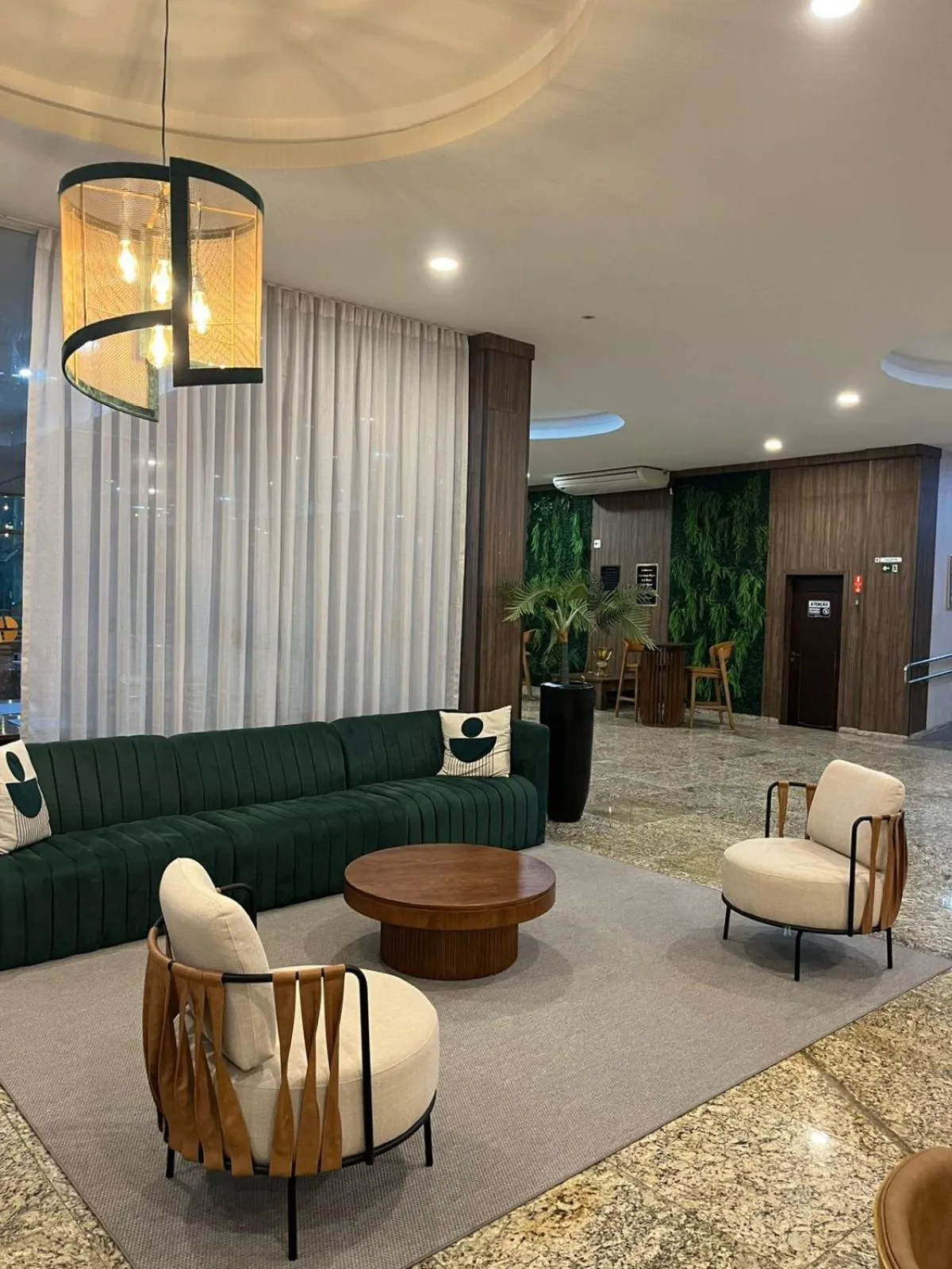 Lobby or reception in Hotel Golden Park Sorocaba & Convenções by Nacional Inn