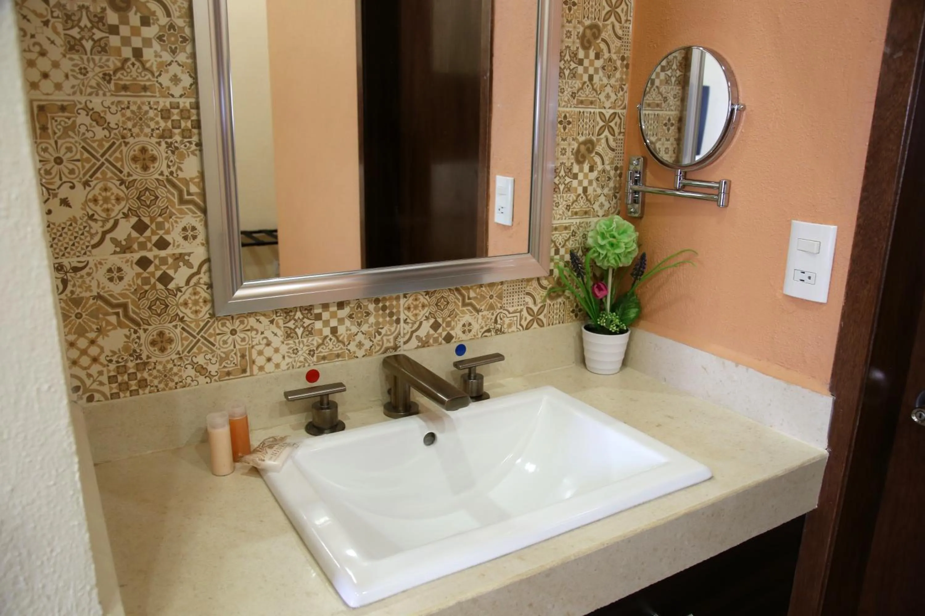 Decorative detail in Hotel Plaza Bernal