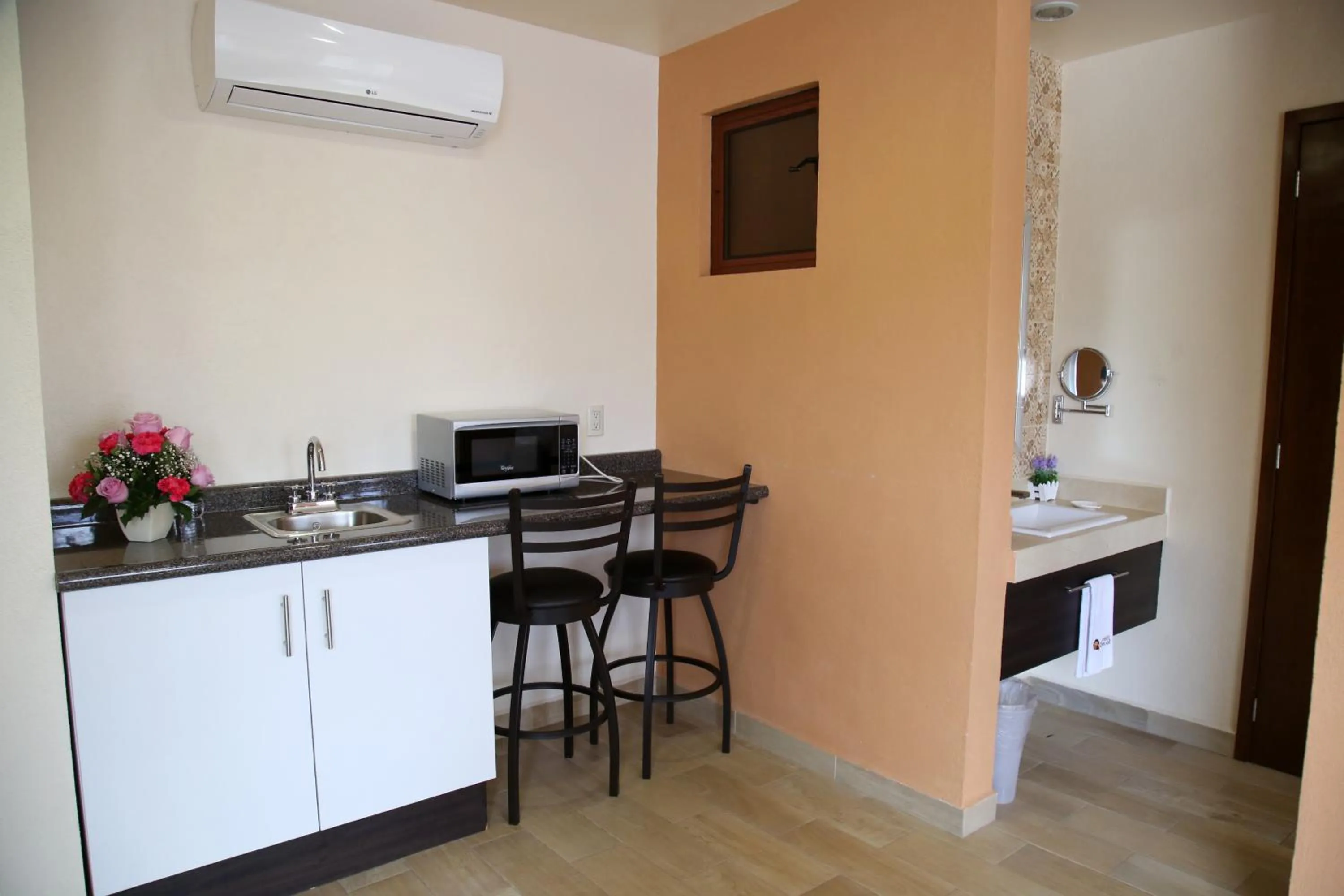 Photo of the whole room in Hotel Plaza Bernal