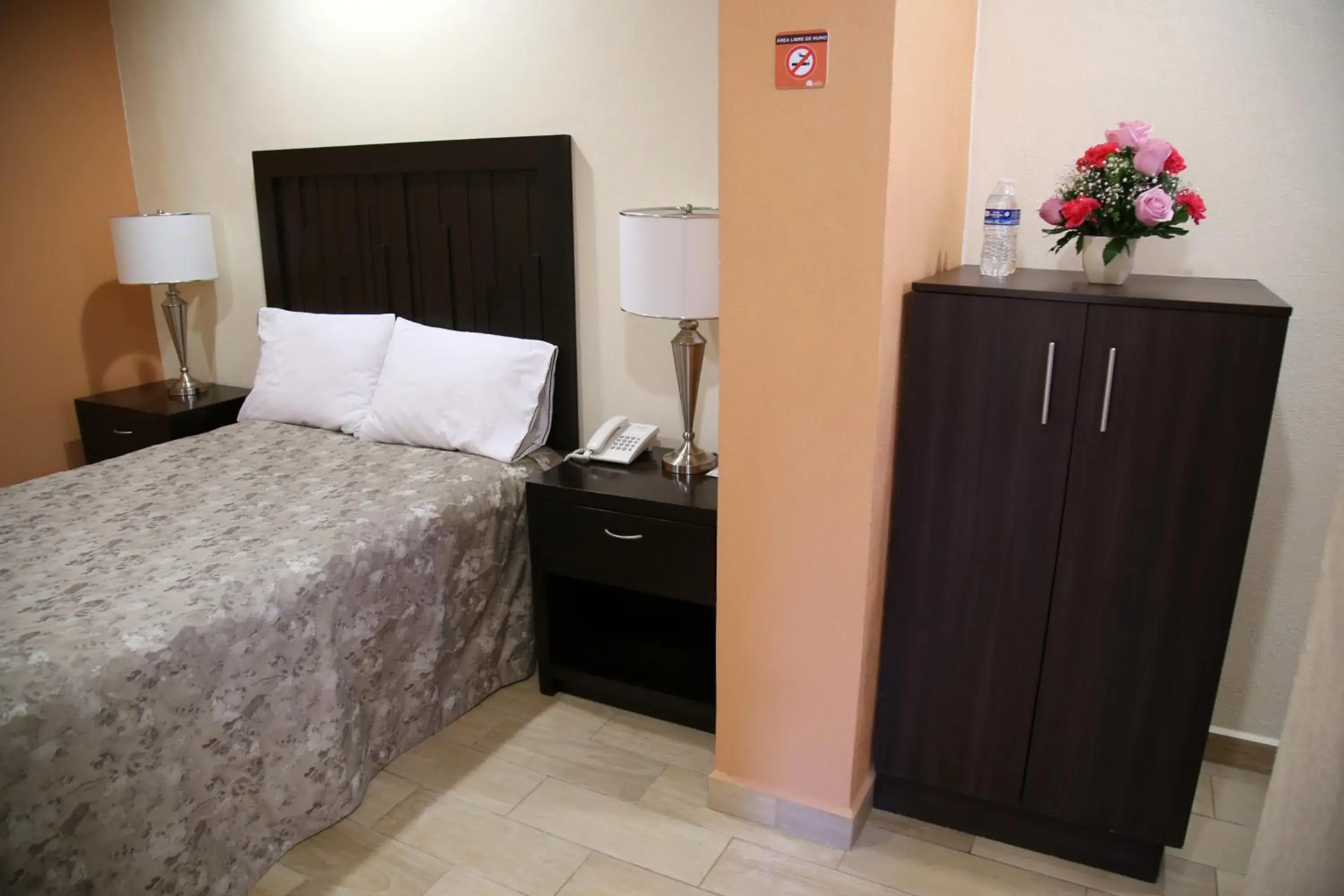 Small Double Room in Hotel Plaza Bernal Small Double Room in Hotel Plaza Bernal
