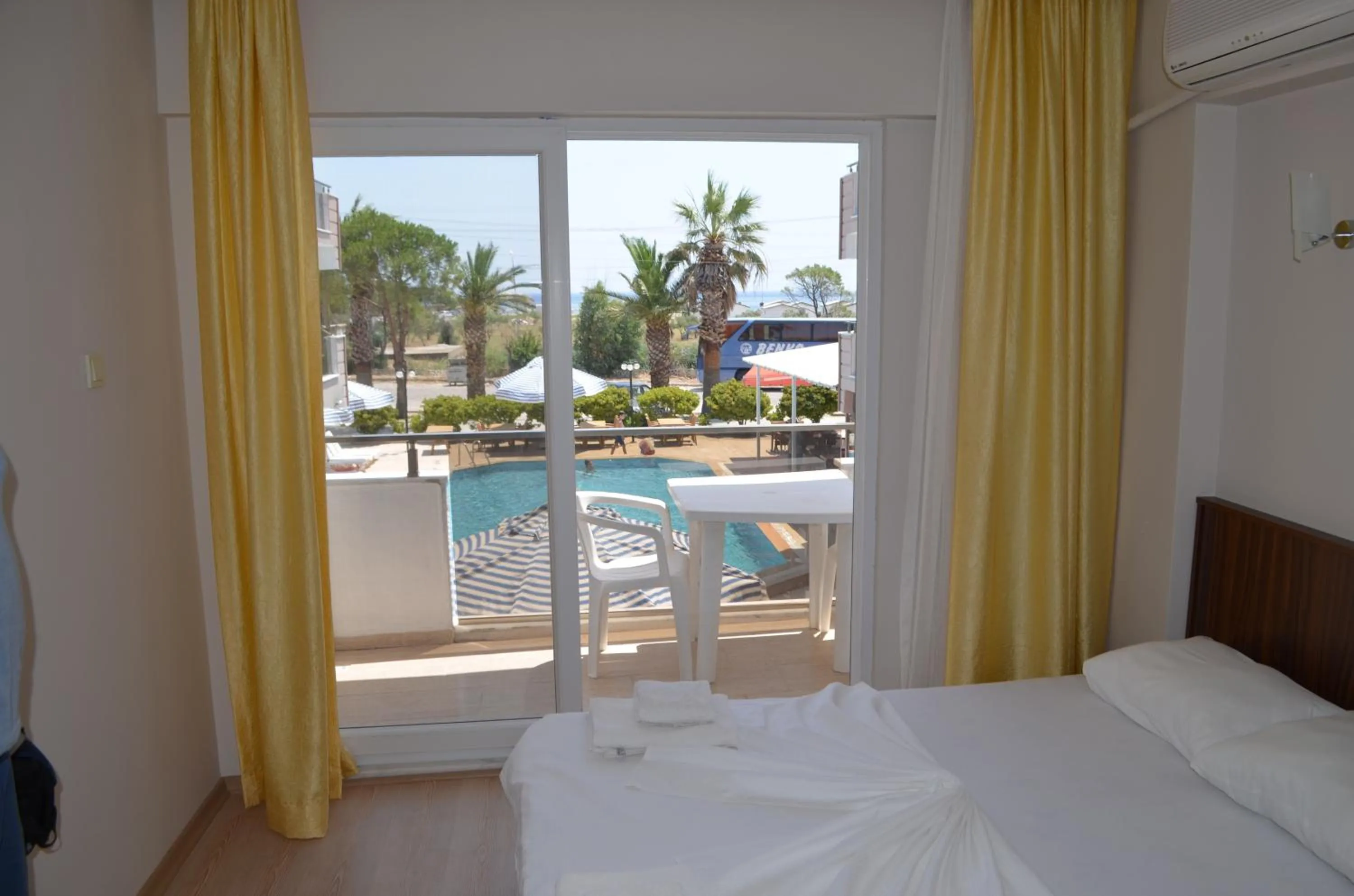 Photo of the whole room, Bed in Mulka Hotel