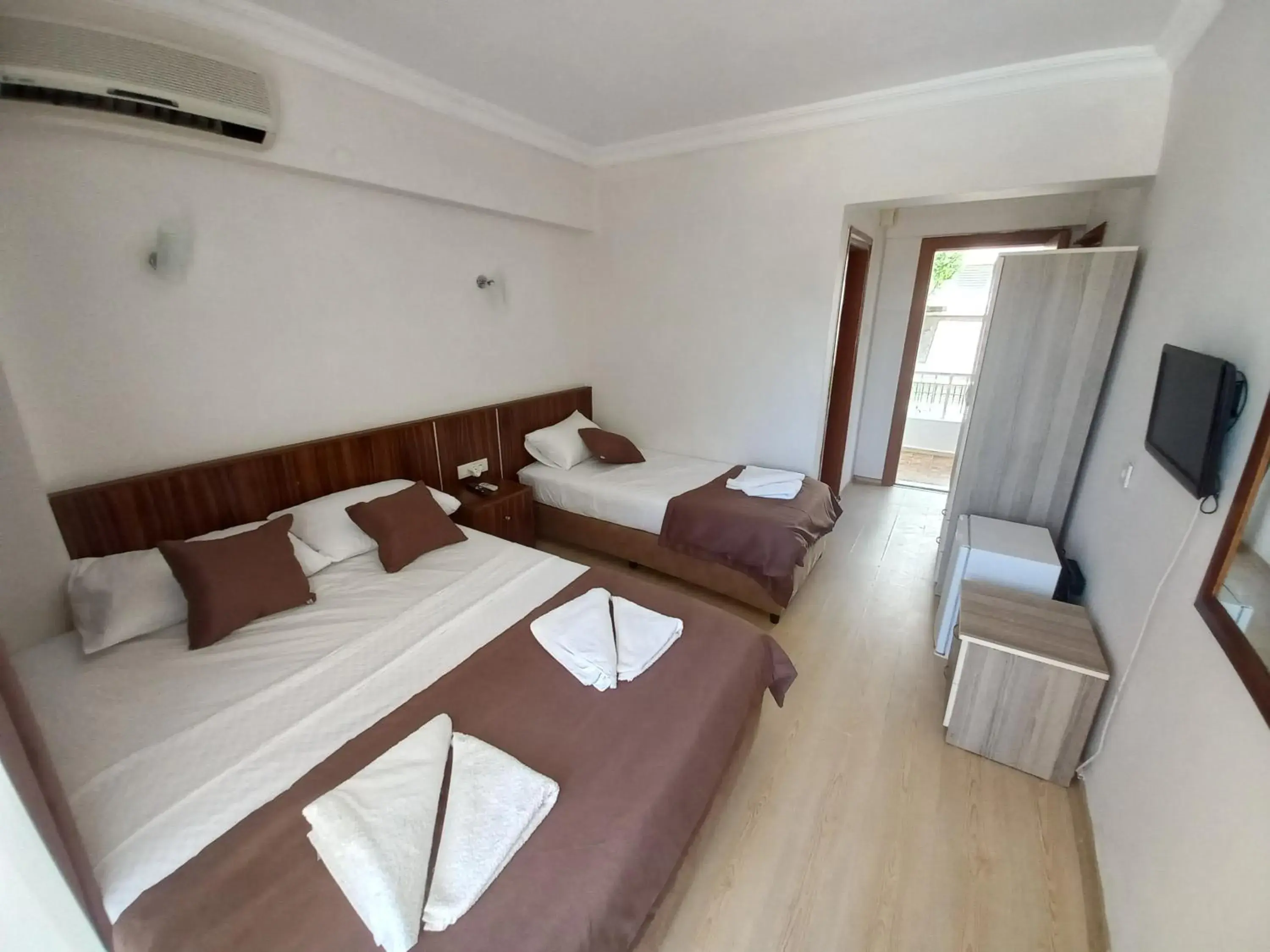 Triple Room with Pool View in Mulka Hotel Triple Room with Pool View in Mulka Hotel