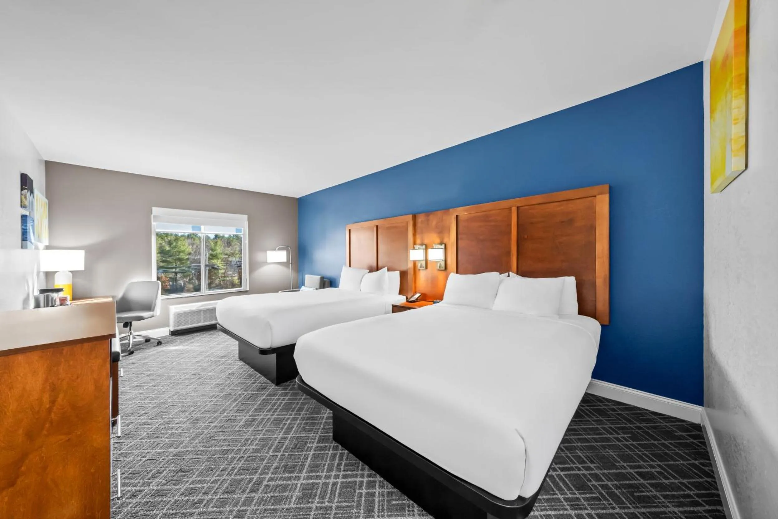 Bed in Comfort Inn & Suites Plainville-Foxboro