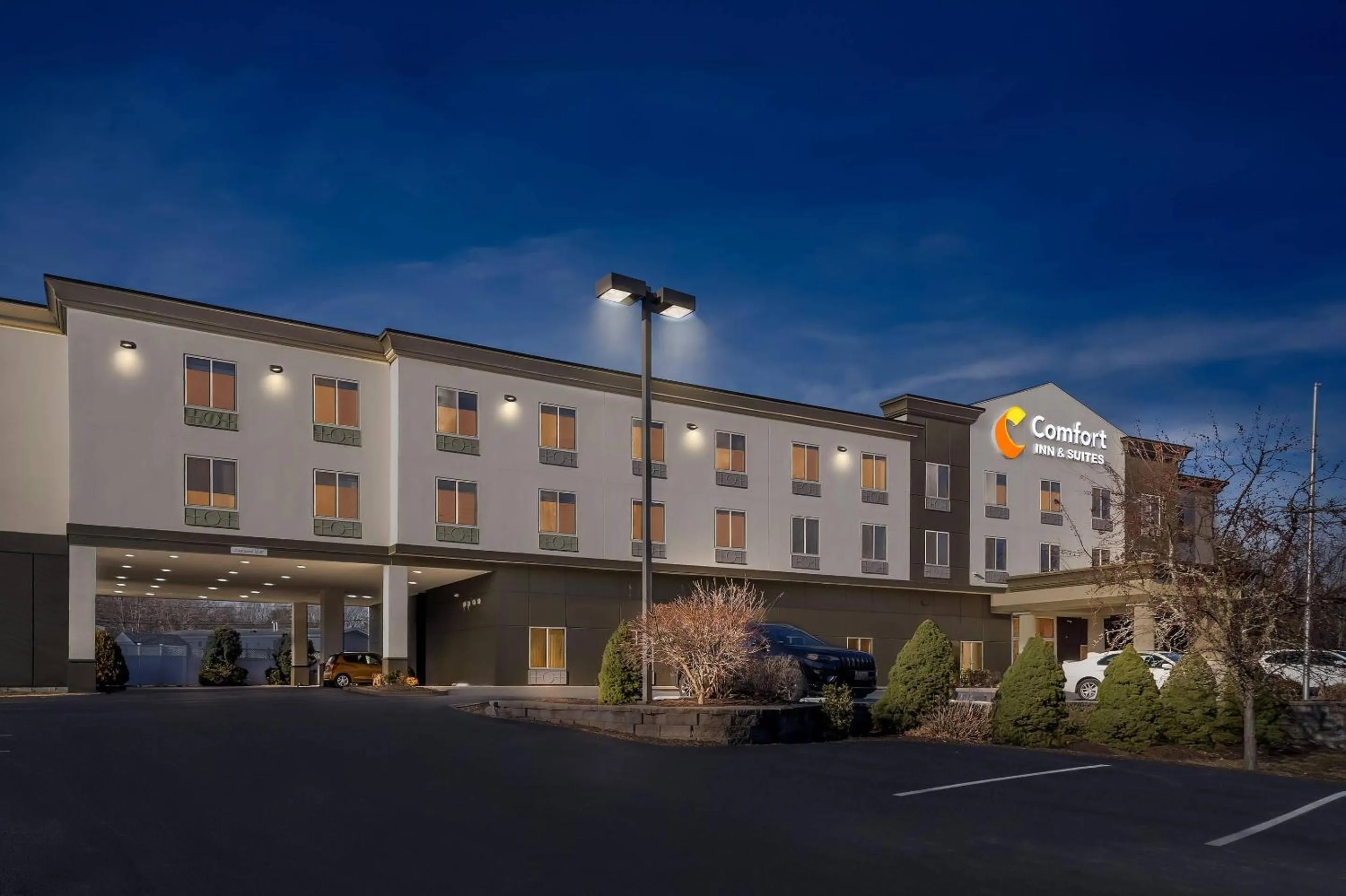 Property building in Comfort Inn & Suites Plainville-Foxboro