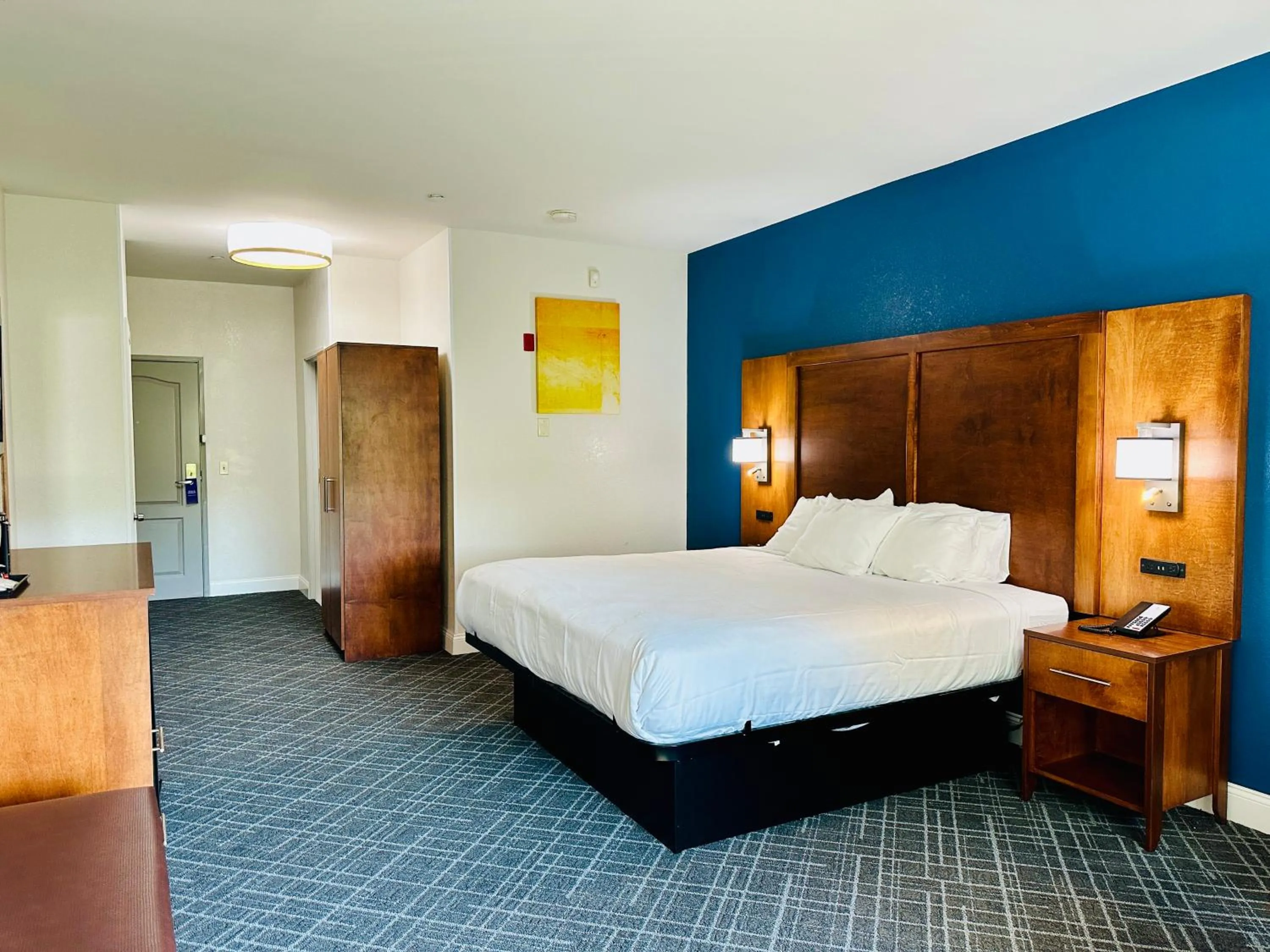 Photo of the whole room, Bed in Comfort Inn & Suites Plainville-Foxboro