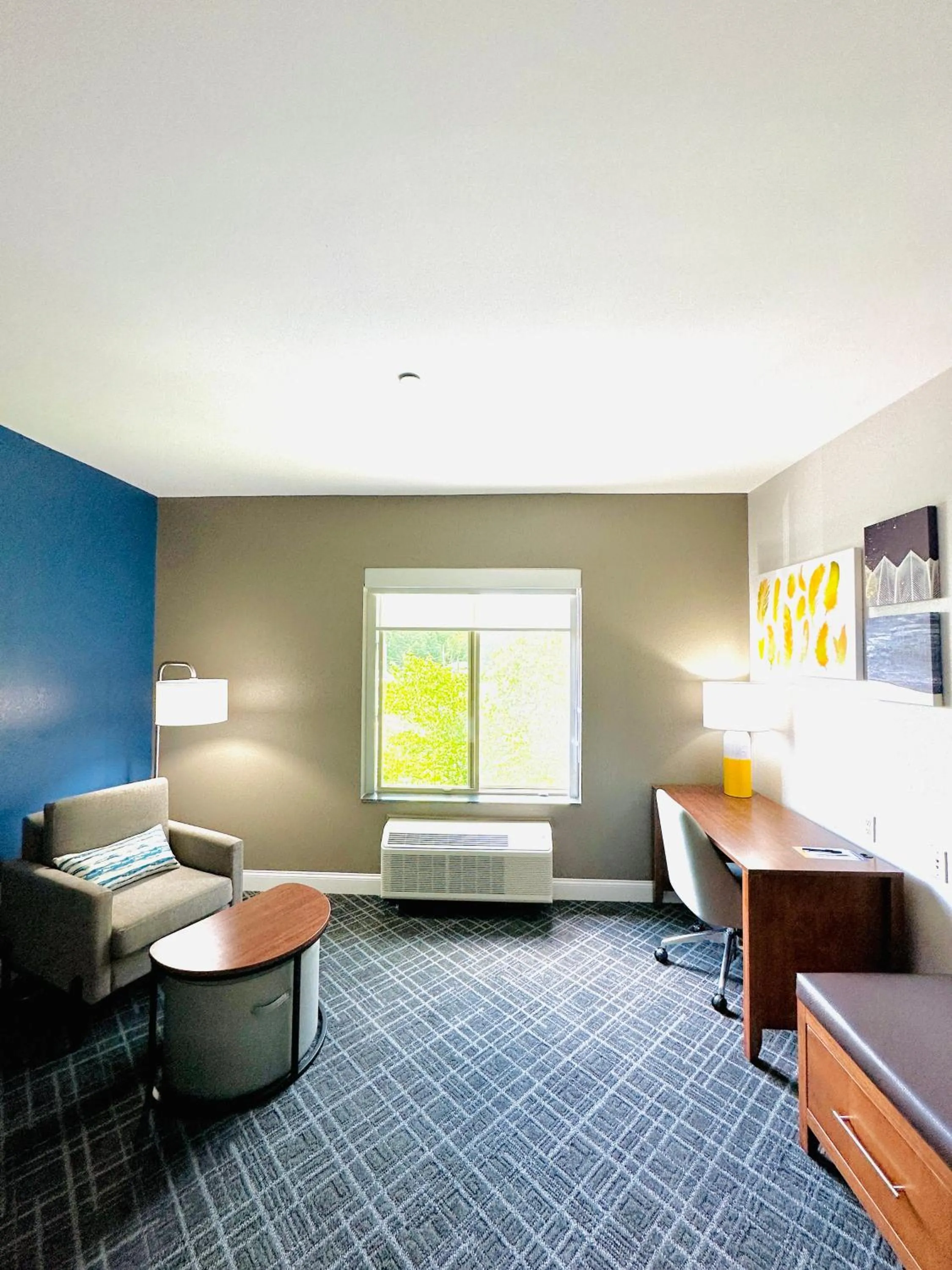Living room in Comfort Inn & Suites Plainville-Foxboro