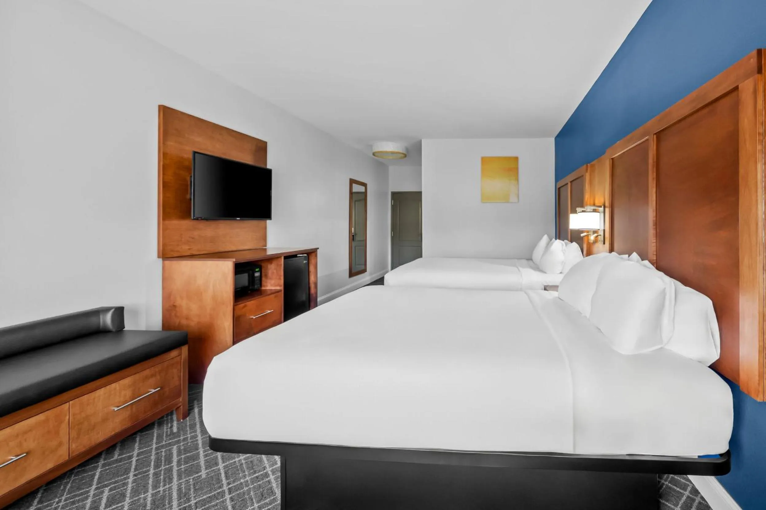 Bed in Comfort Inn & Suites Plainville-Foxboro