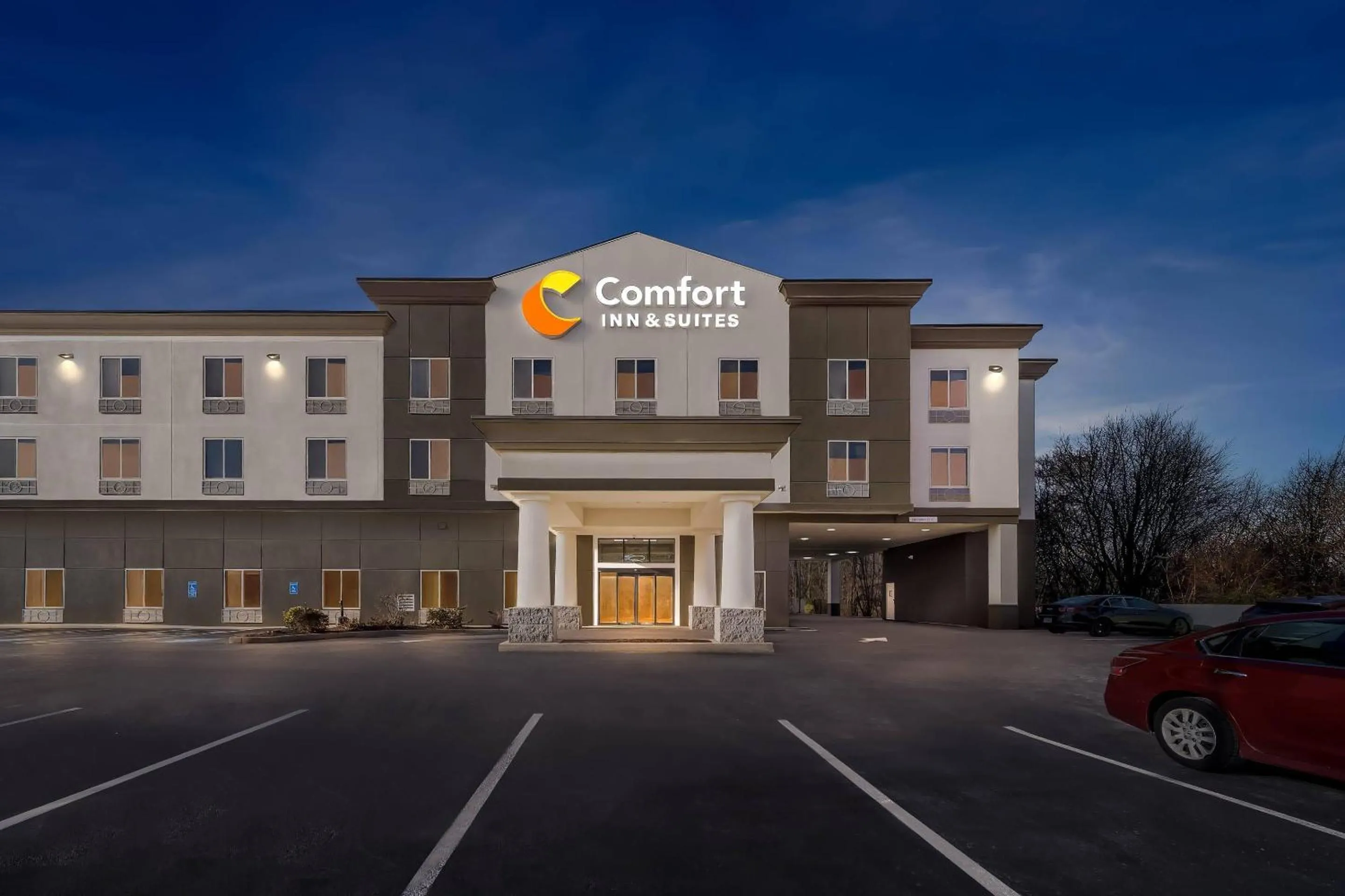 Property building in Comfort Inn & Suites Plainville-Foxboro