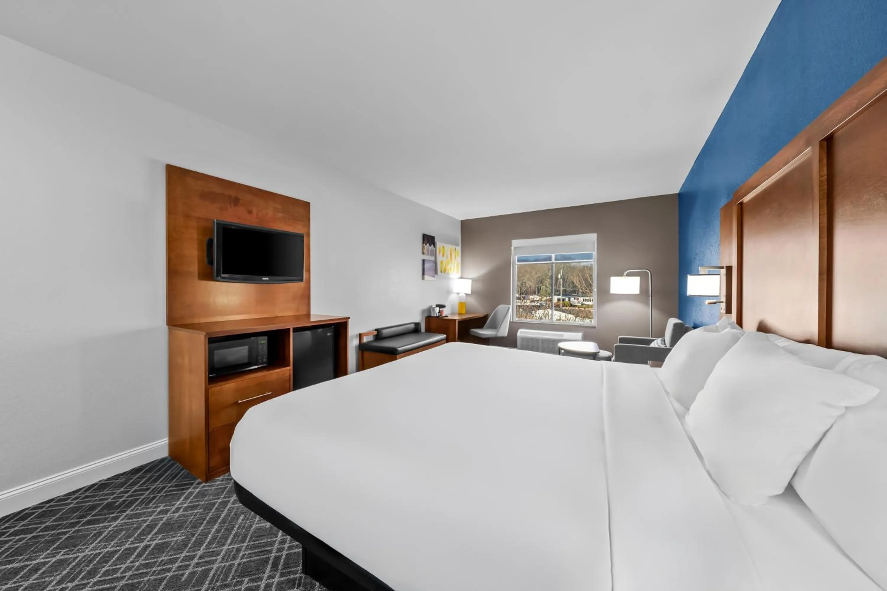 Bed in Comfort Inn & Suites Plainville-Foxboro