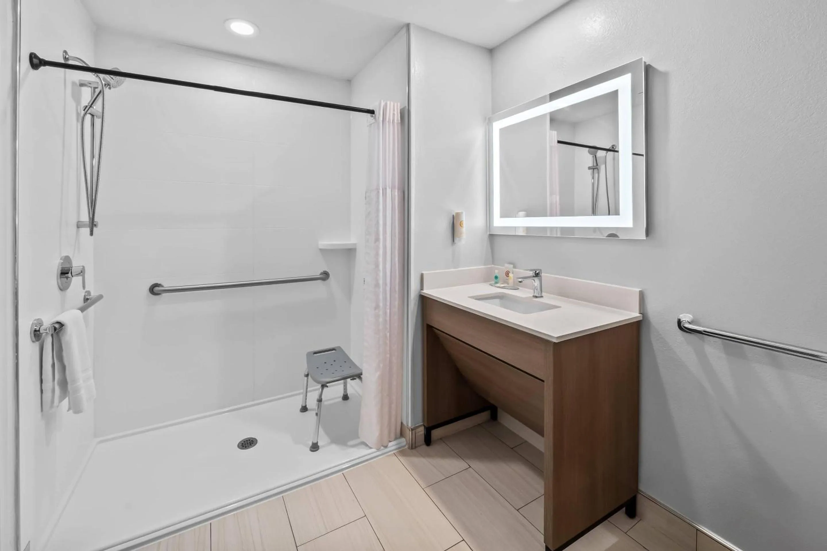 Bedroom in Comfort Inn & Suites Plainville-Foxboro