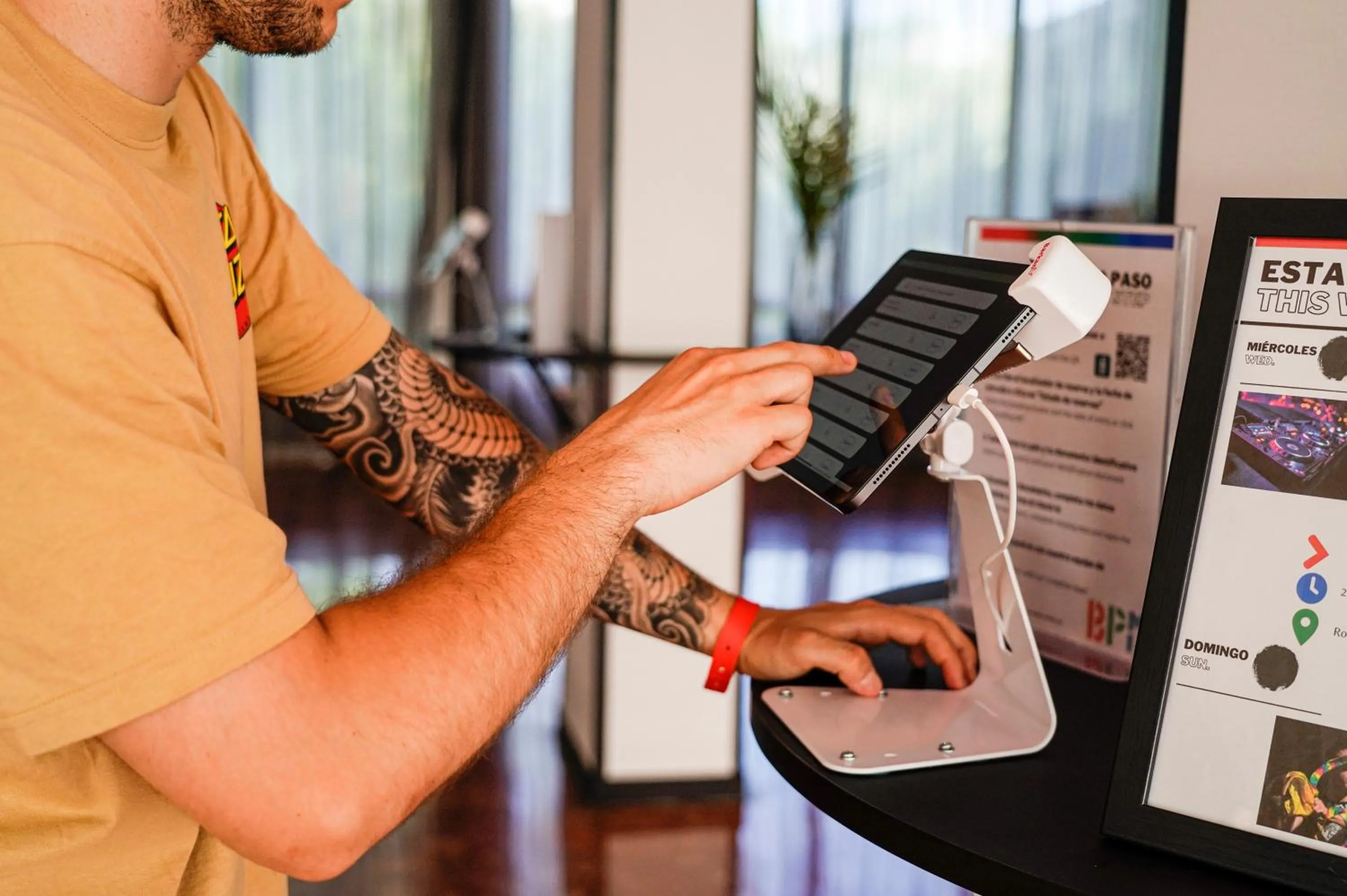 People in Lloret Vibe Affiliated by FERGUS