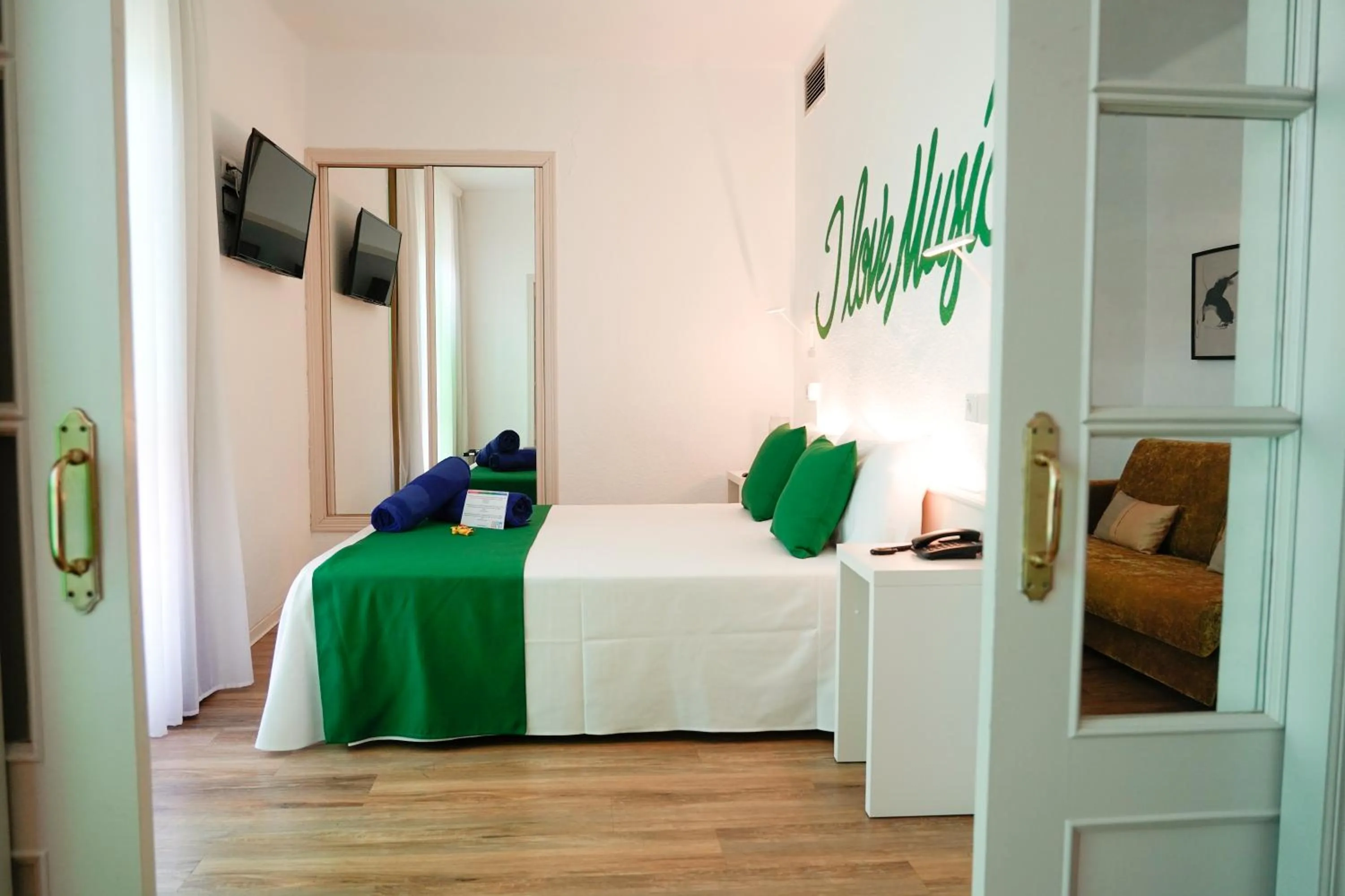 Bed in Lloret Vibe Affiliated by FERGUS