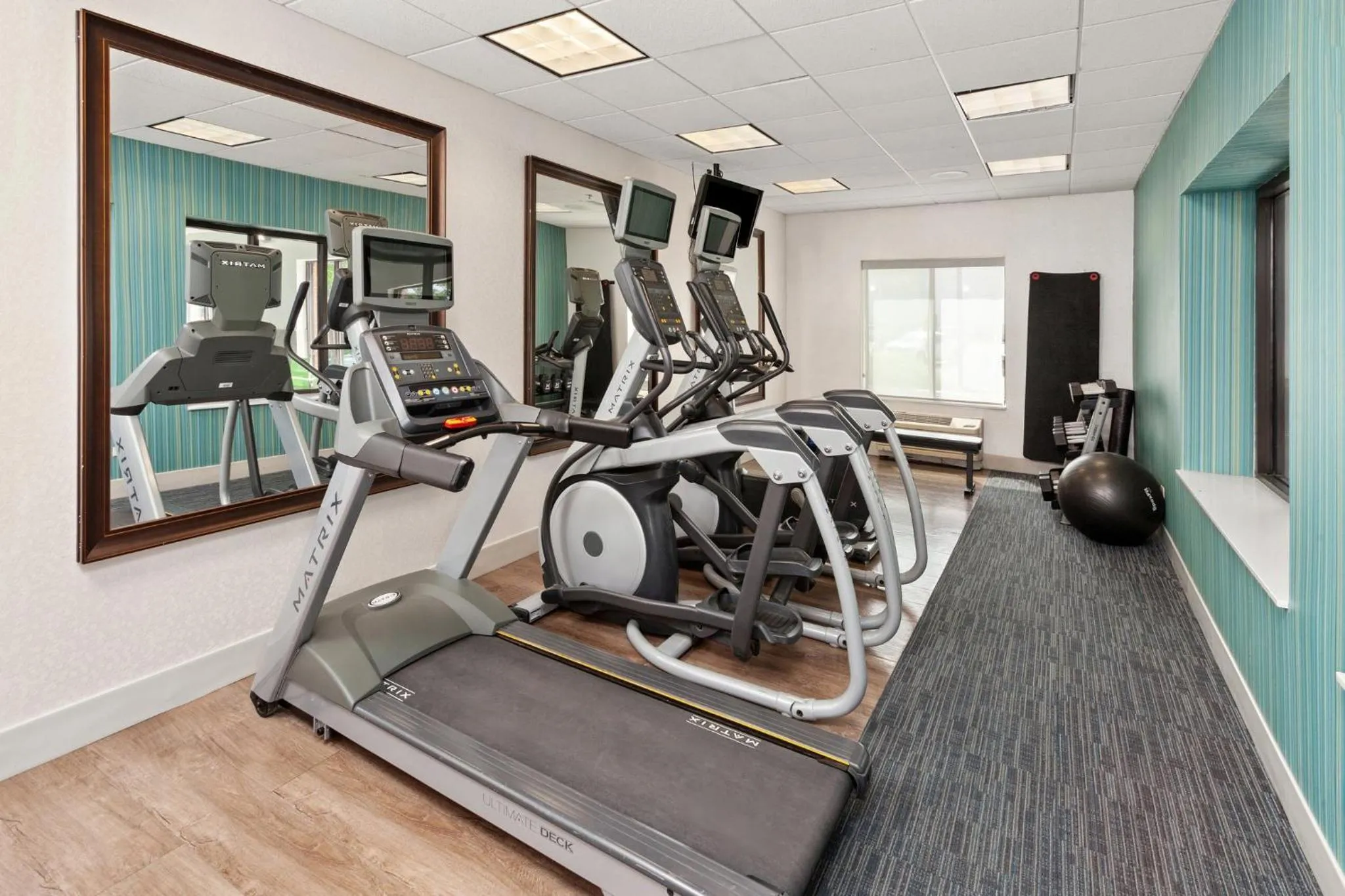 Fitness centre/facilities in Holiday Inn Express & Suites Chicago West-O'Hare Arpt Area by IHG