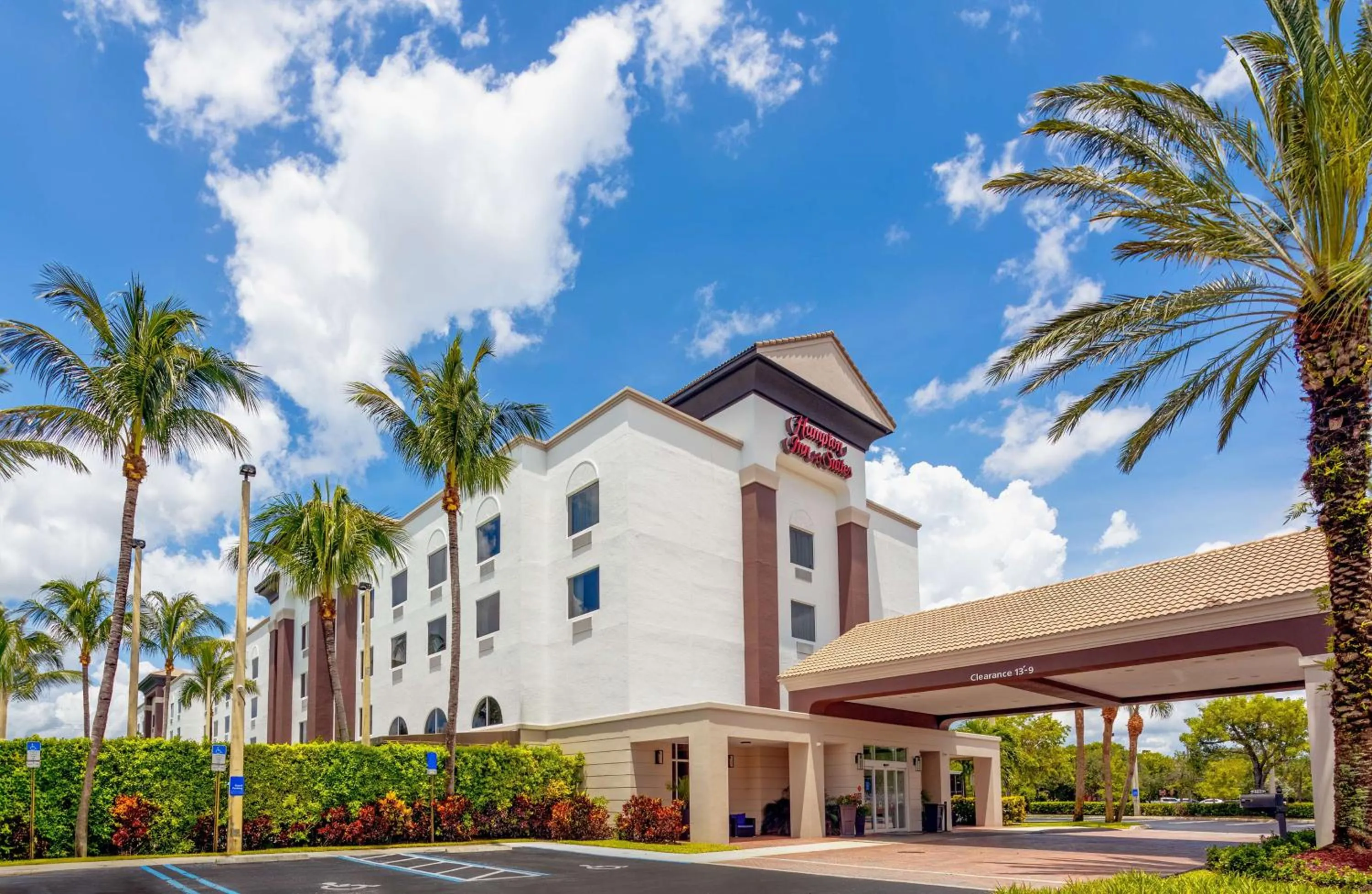 Property building in Hampton Inn & Suites Wellington