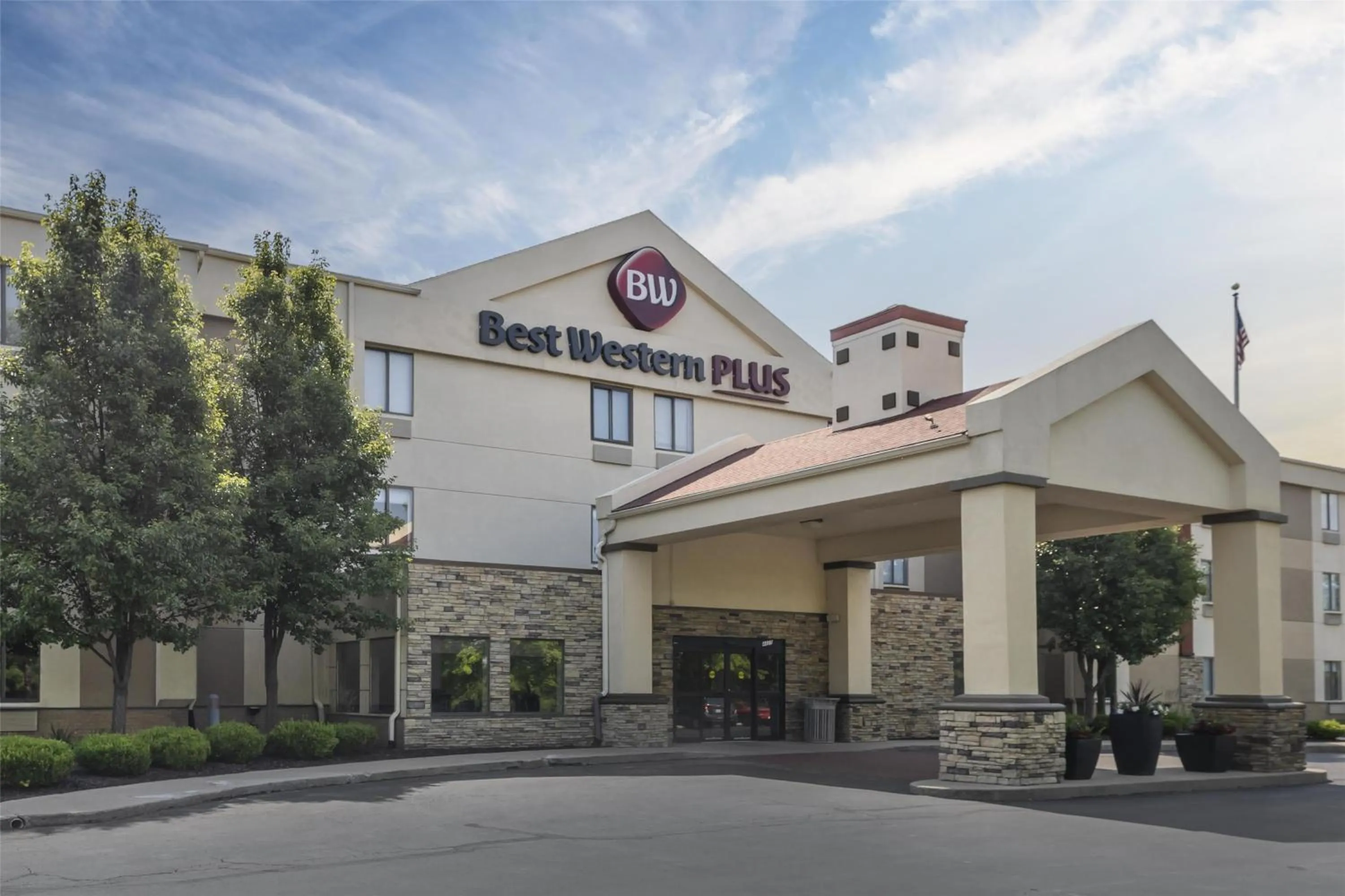 Property building in Best Western Plus Lee's Summit Hotel & Suites