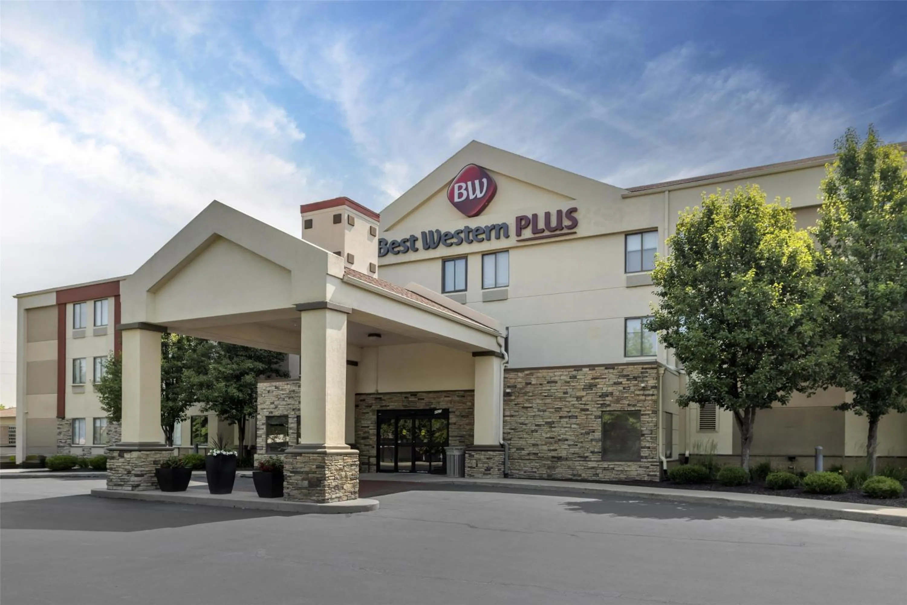 Property building in Best Western Plus Lee's Summit Hotel & Suites