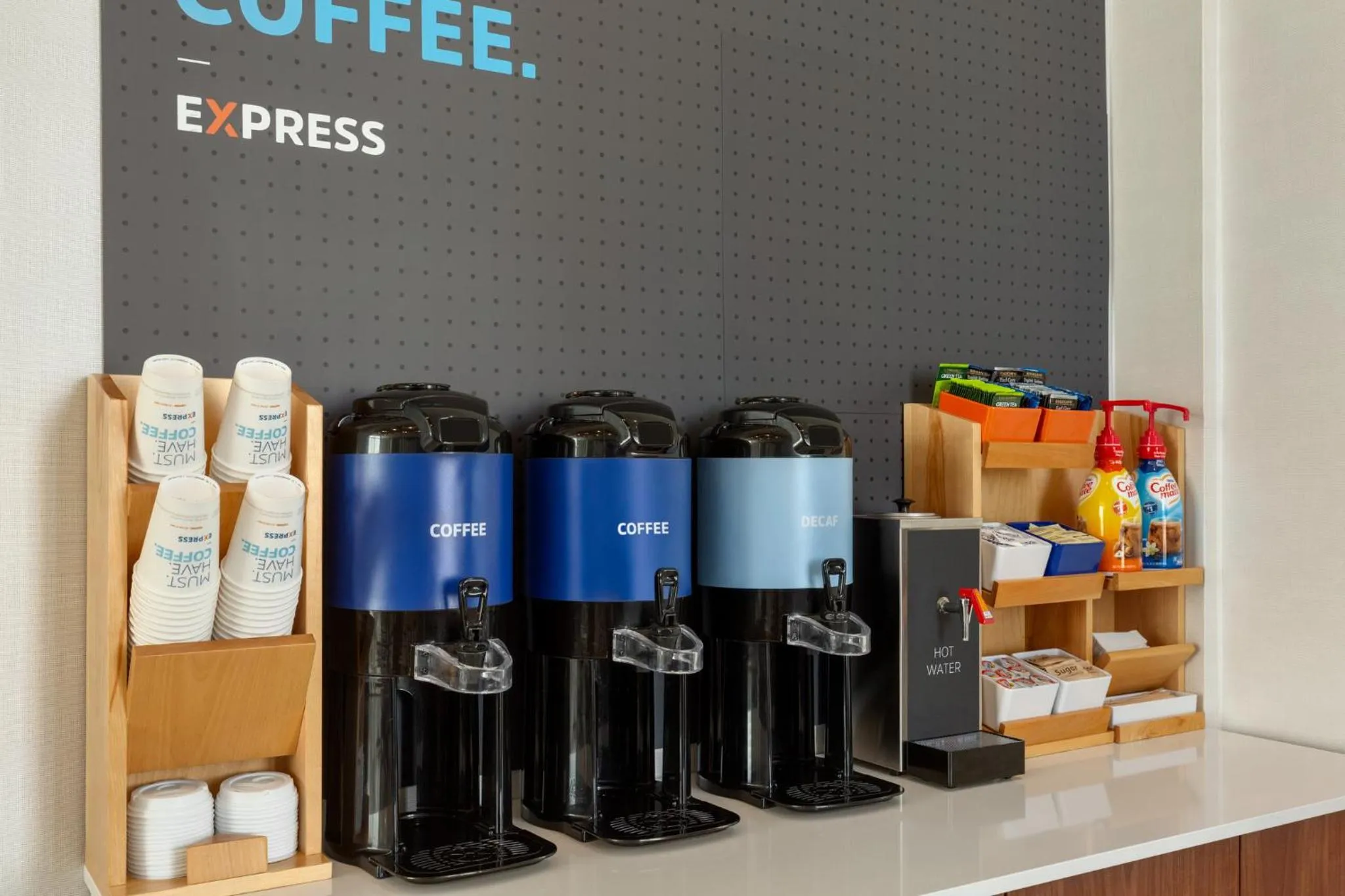 Lounge or bar in Holiday Inn Express- West Sacramento by IHG