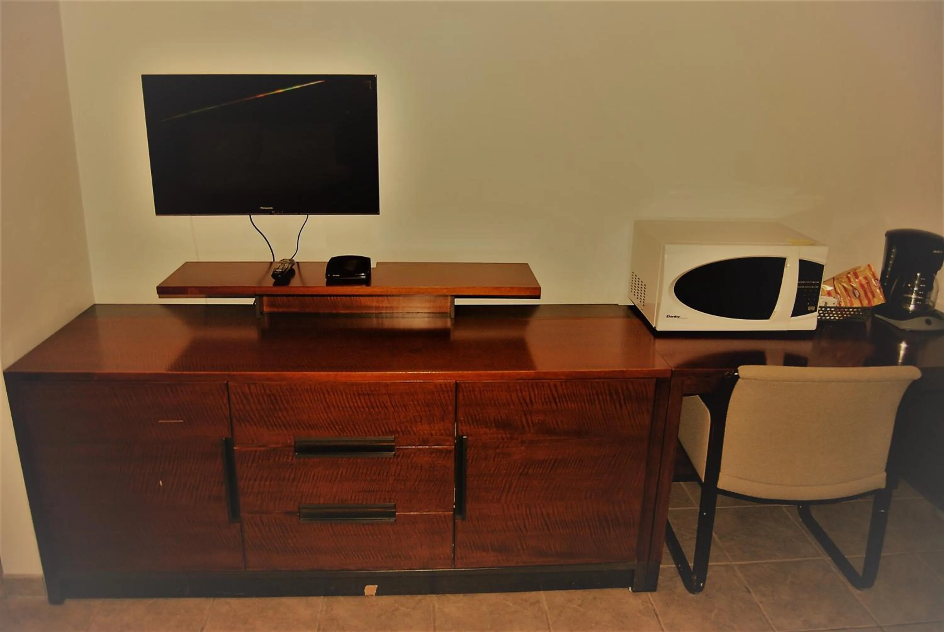 TV and multimedia in Edgewater Inn