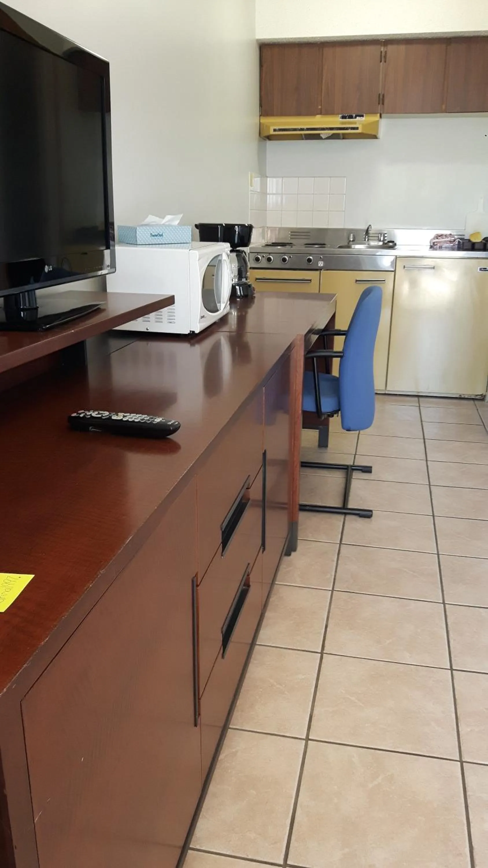 TV and multimedia in Edgewater Inn